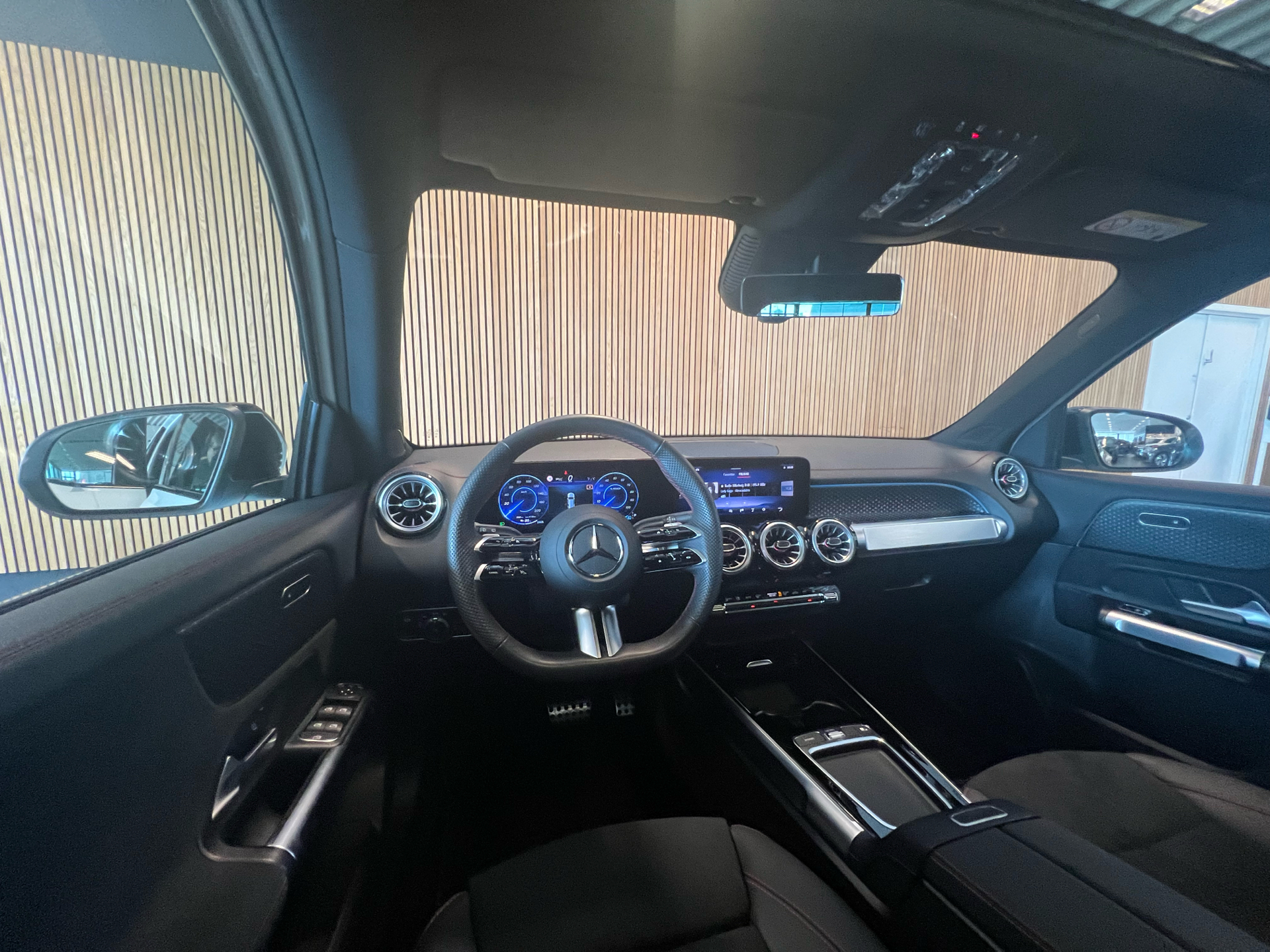Billede af Mercedes-Benz EQB 300 EL AMG Line 4Matic 228HK 5d Aut.