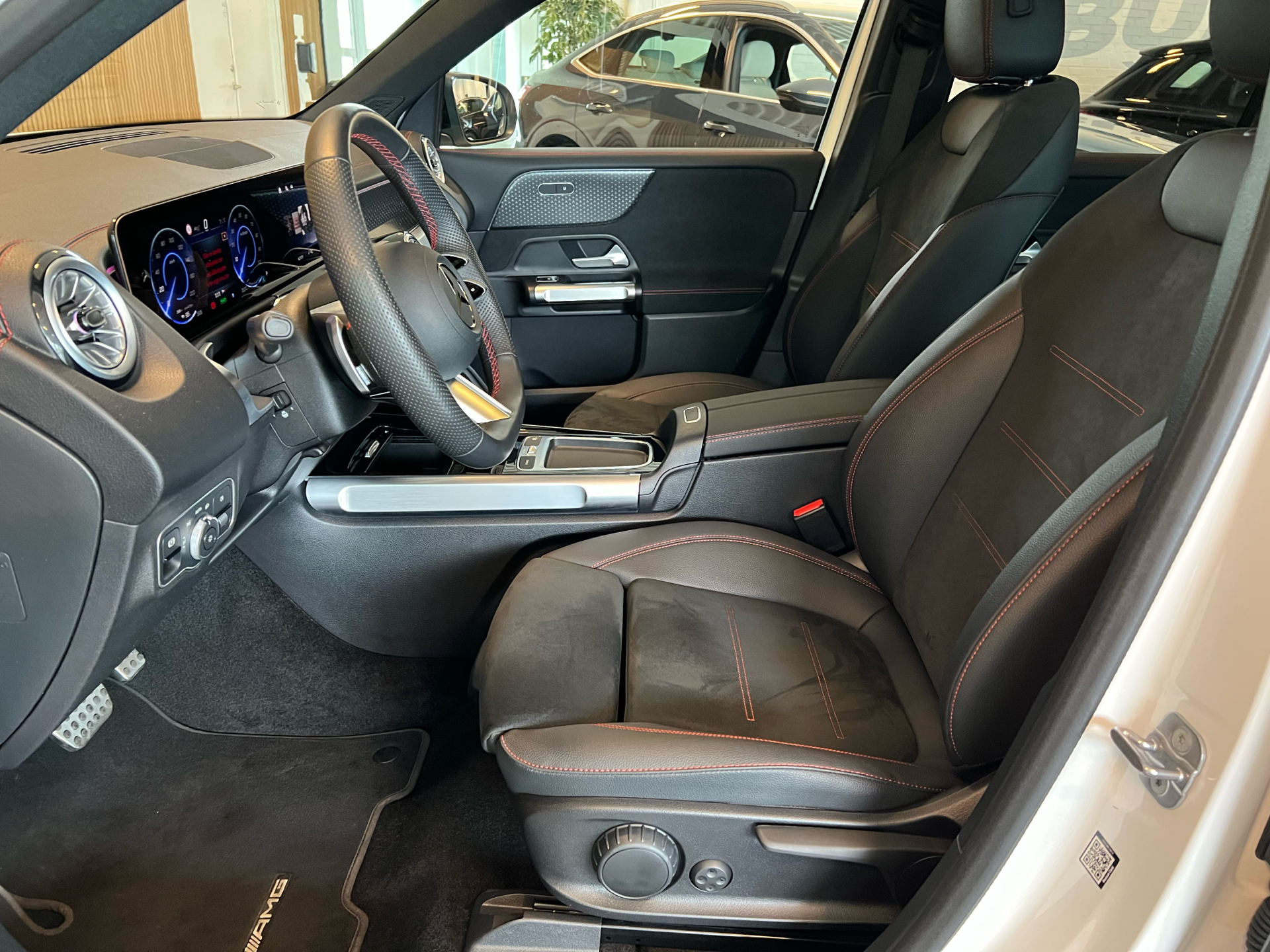 Billede af Mercedes-Benz EQB 300 EL AMG Line 4Matic 228HK 5d Aut.