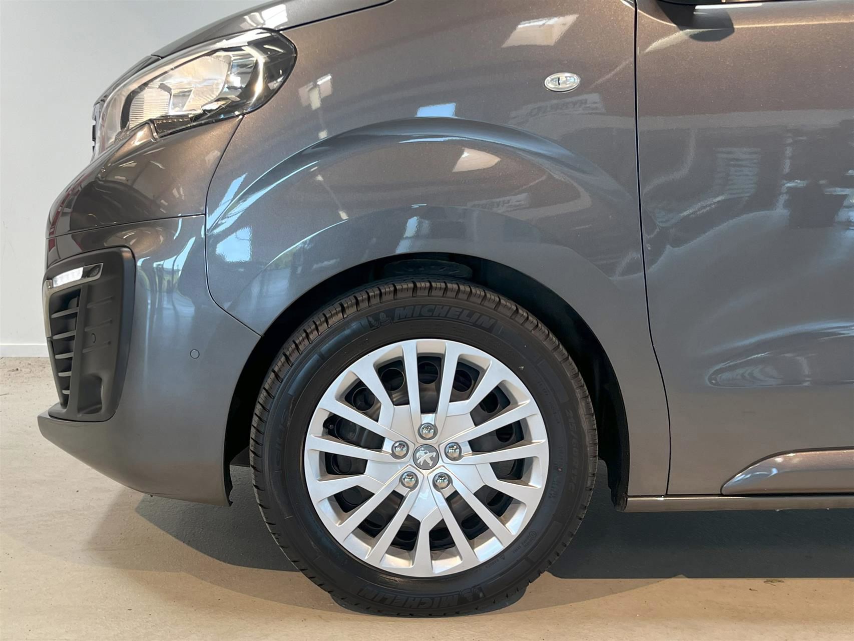 Billede af Peugeot Expert L2 2,0 BlueHDi Ultimate Pro EAT6 180HK Van 6g Aut.