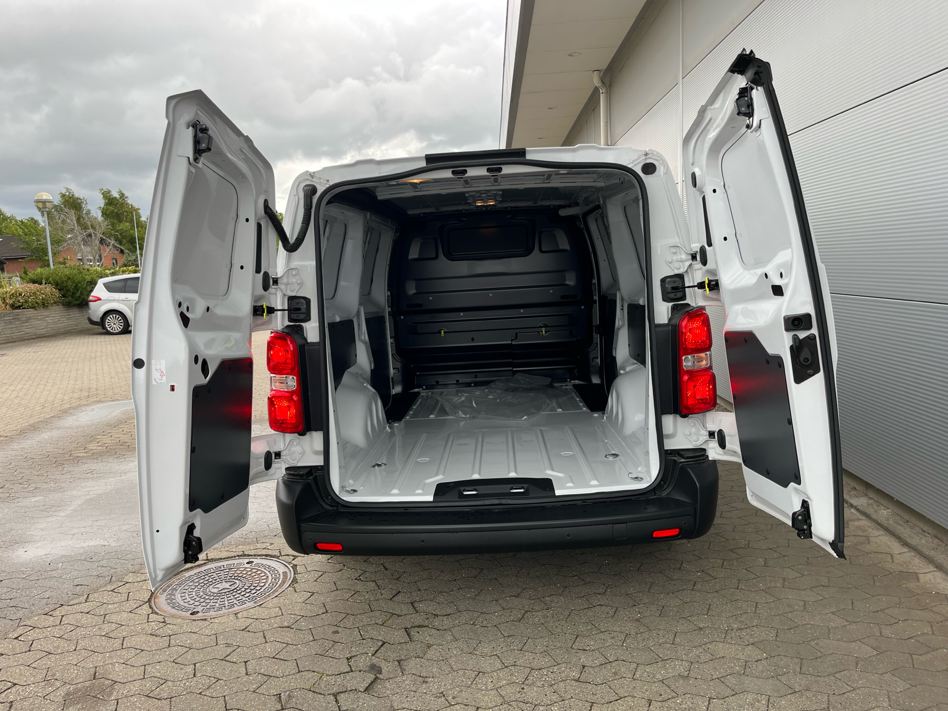 Billede af Citroën e-Jumpy L3 EL Baseline 136HK Van Trinl. Gear