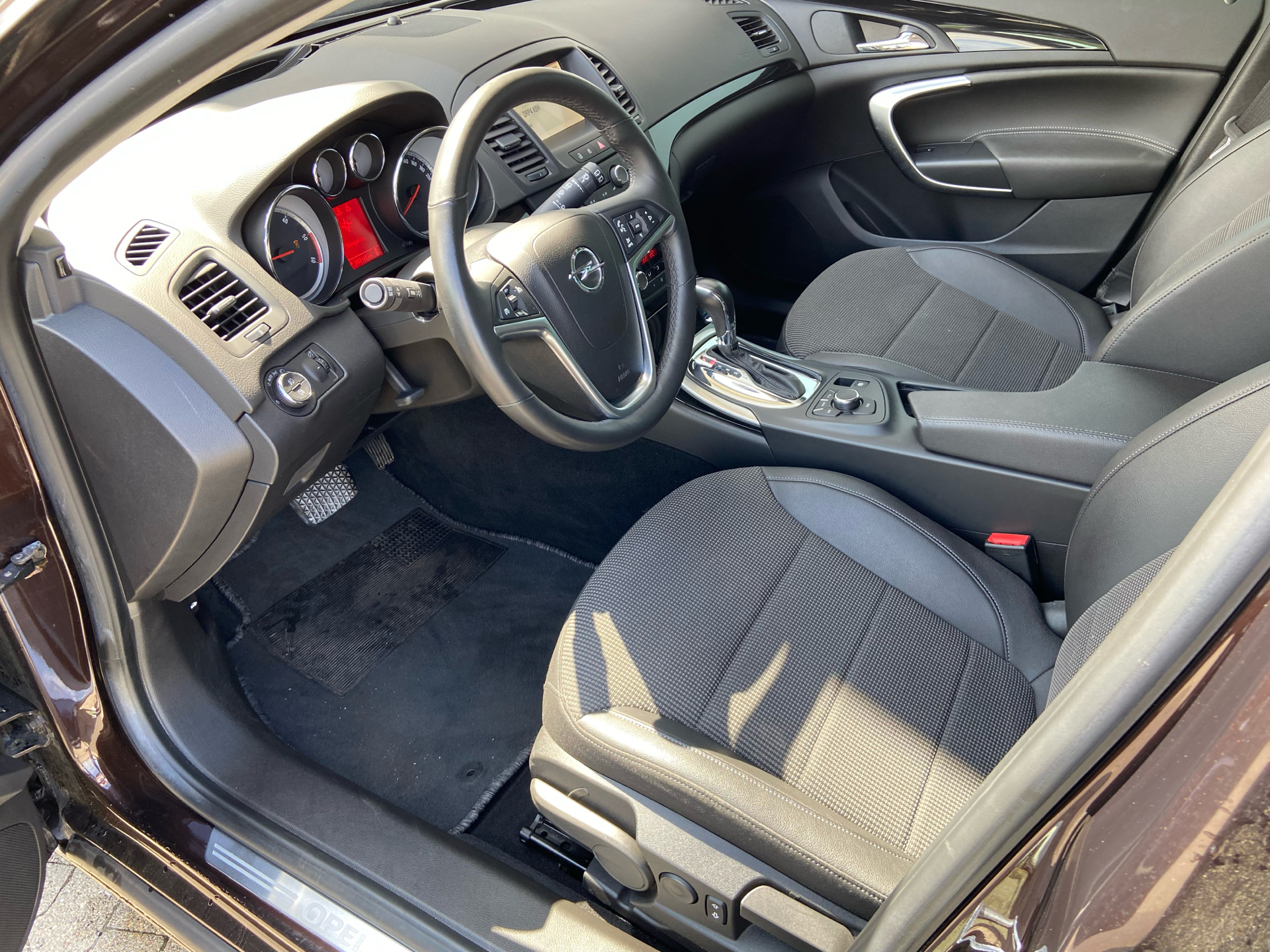 Billede af Opel Insignia Sports Tourer 2,0 CDTI Sport 160HK Stc 6g Aut.