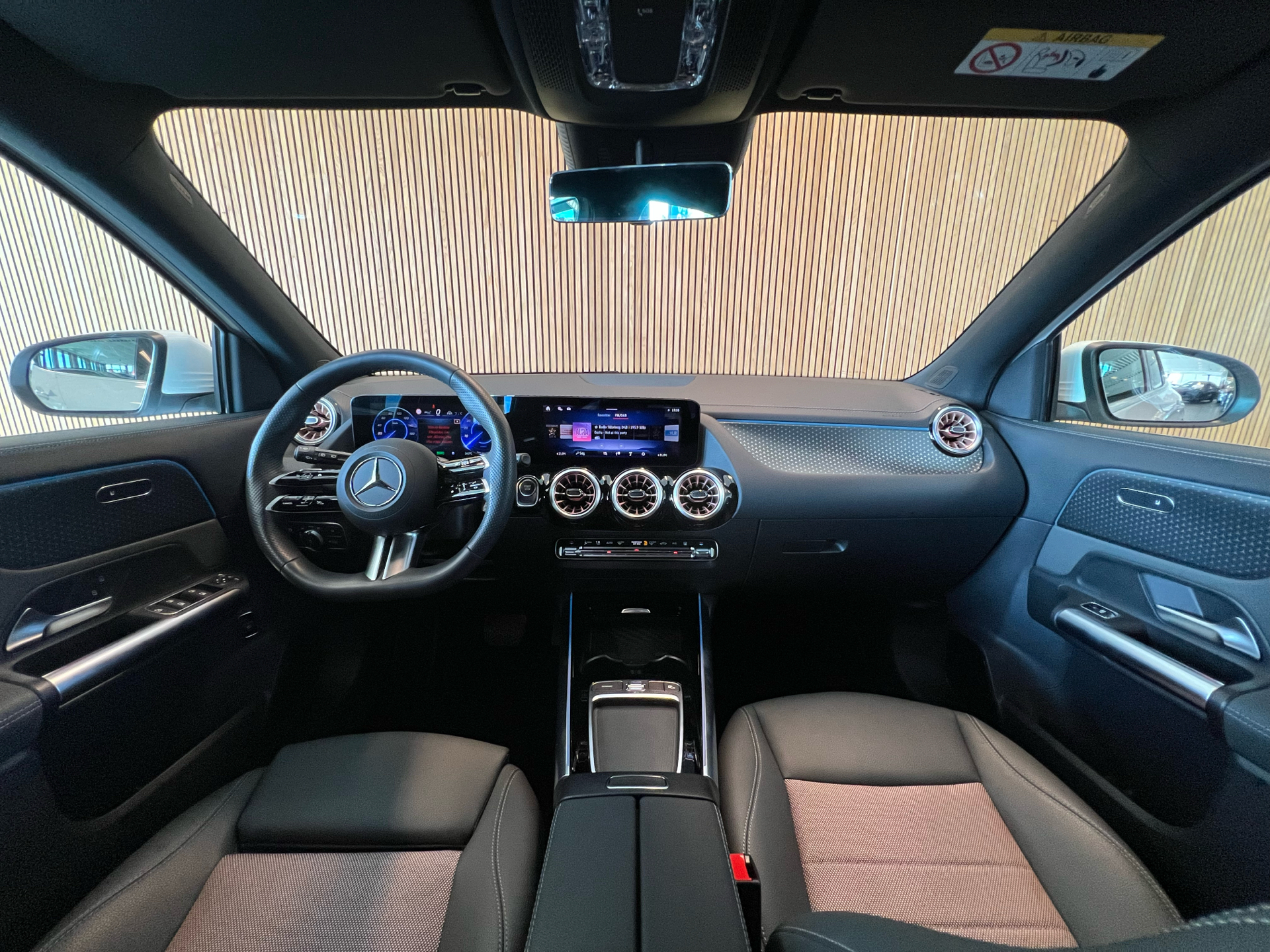 Billede af Mercedes-Benz EQA 300 EL Electric Art Premium 4Matic 228HK 5d Aut.