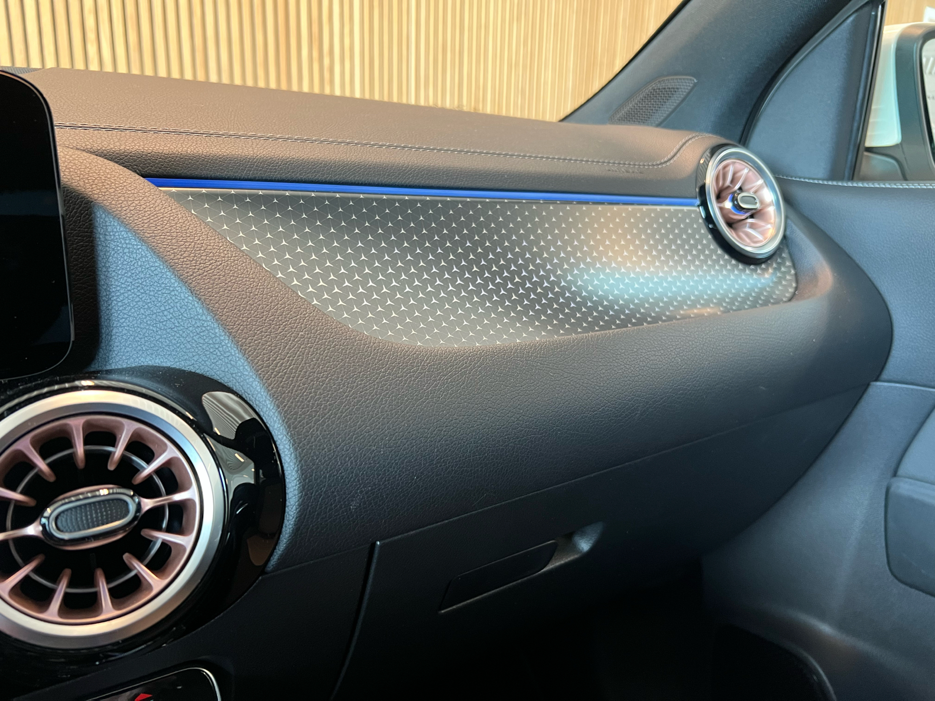 Billede af Mercedes-Benz EQA 300 EL Electric Art Premium 4Matic 228HK 5d Aut.