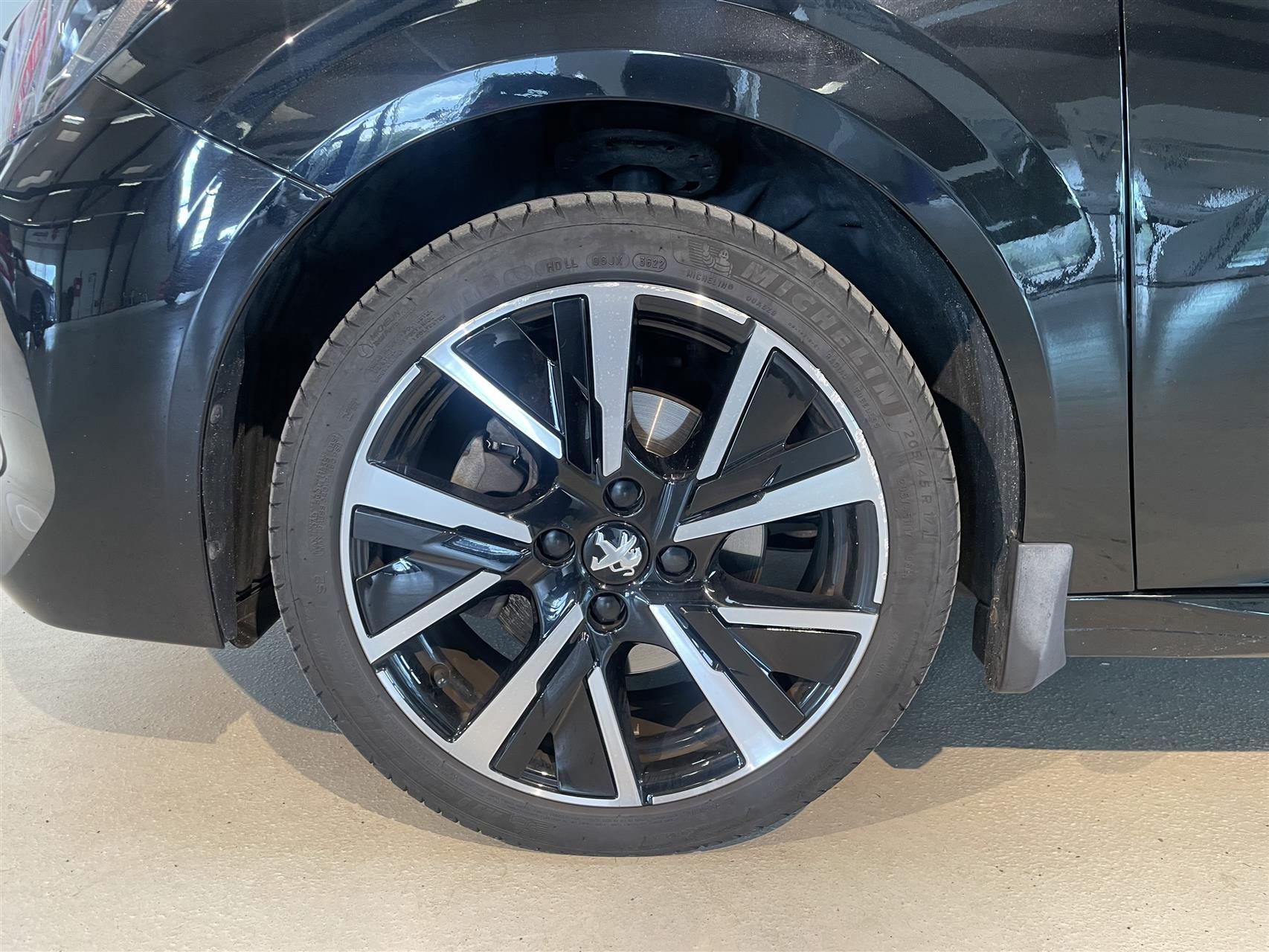 Billede af Peugeot 208 1,2 PureTech Allure EAT8 100HK 5d 8g Aut.