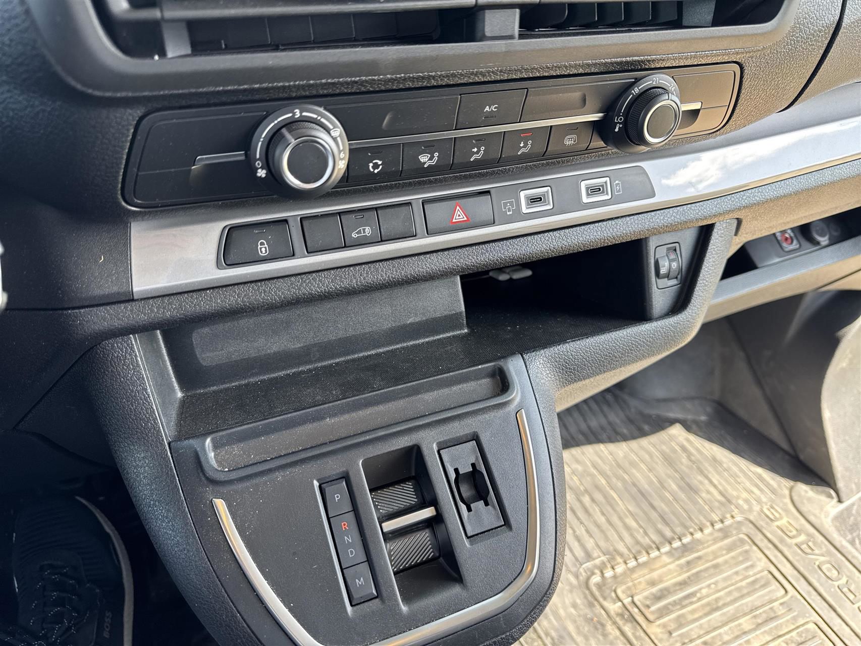 Billede af Toyota Proace Long 2,0 D Comfort Master To skydedør 144HK Van 8g Aut.