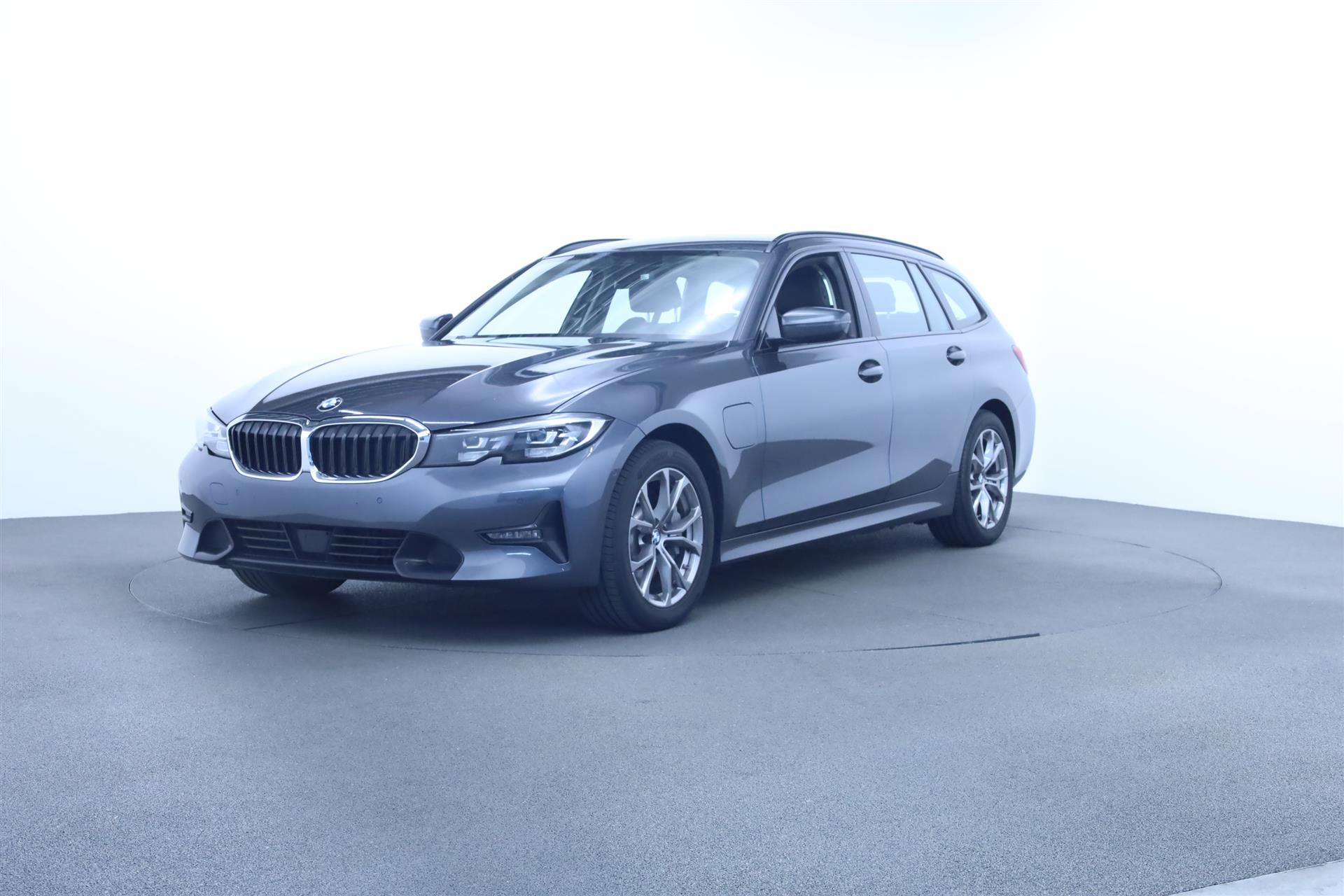 Billede af BMW 330e Touring 2,0 Plugin-hybrid Sport Line Steptronic 292HK Stc 8g Aut.