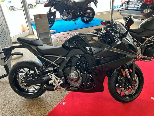 Suzuki GSX-8R 776 83HK 6g