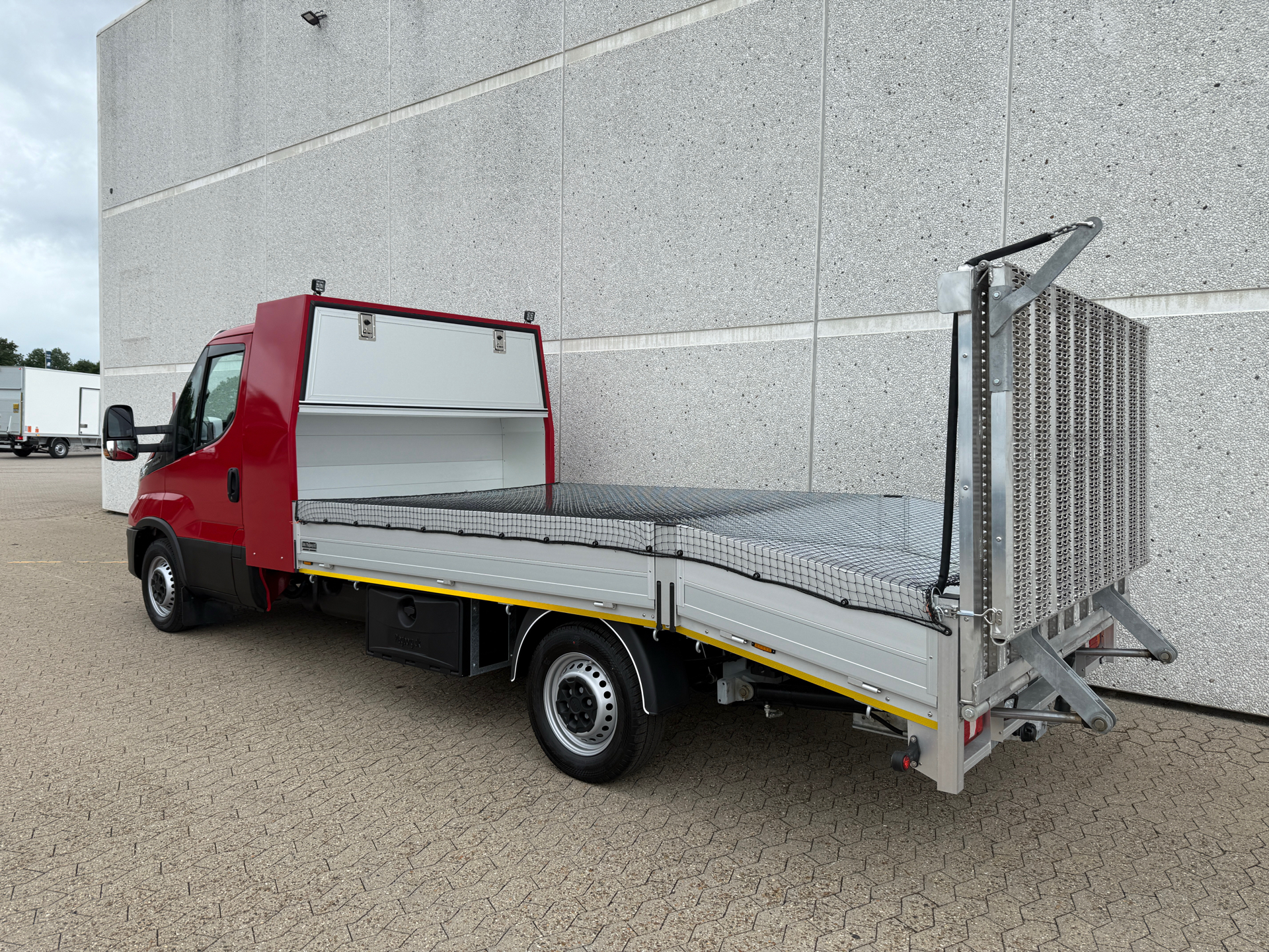 Billede af Iveco Daily 35S18 4100mm 3,0 D 180HK Ladv./Chas. 8g Aut.