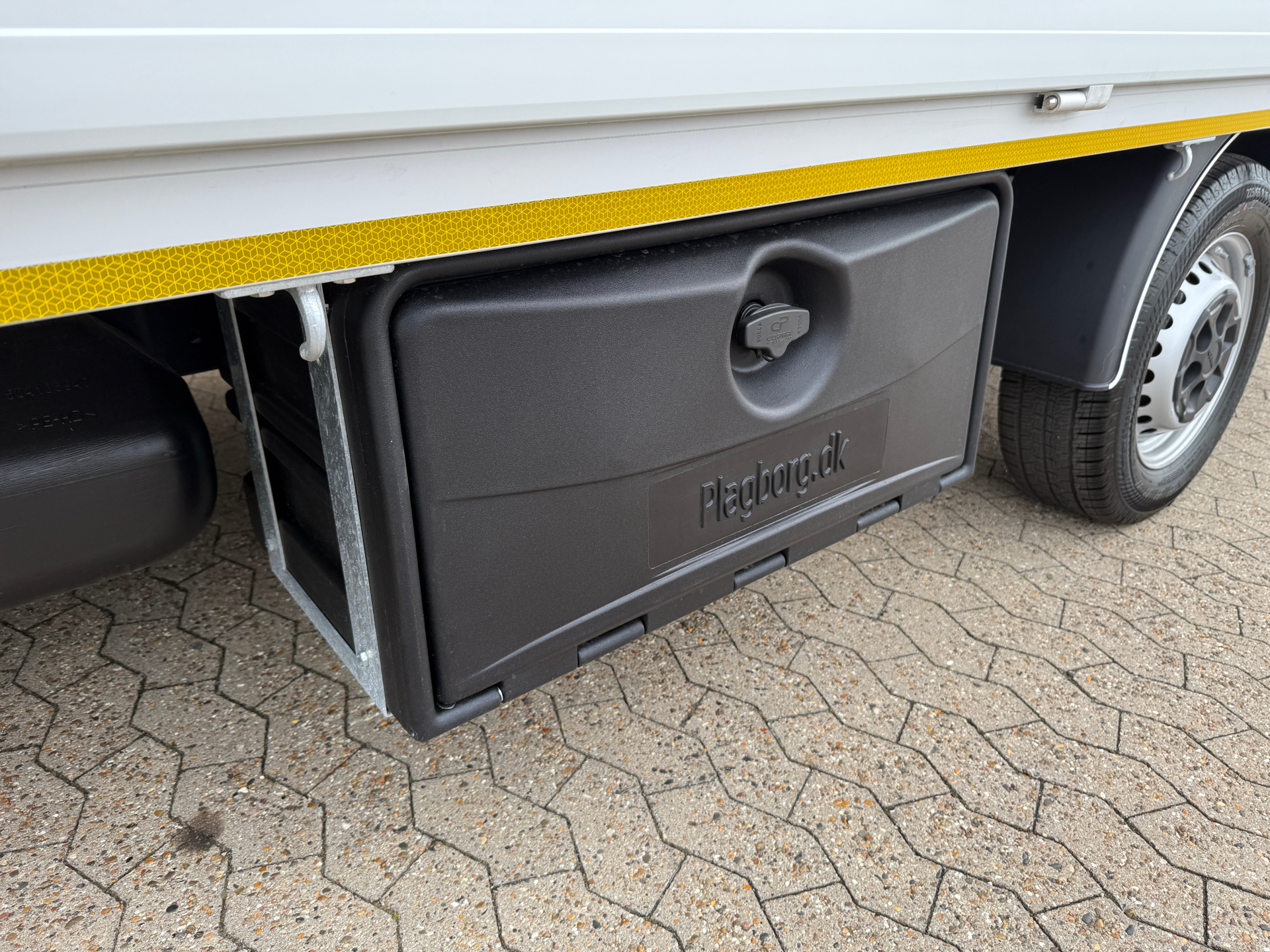 Billede af Iveco Daily 35S18 4100mm 3,0 D 180HK Ladv./Chas. 8g Aut.