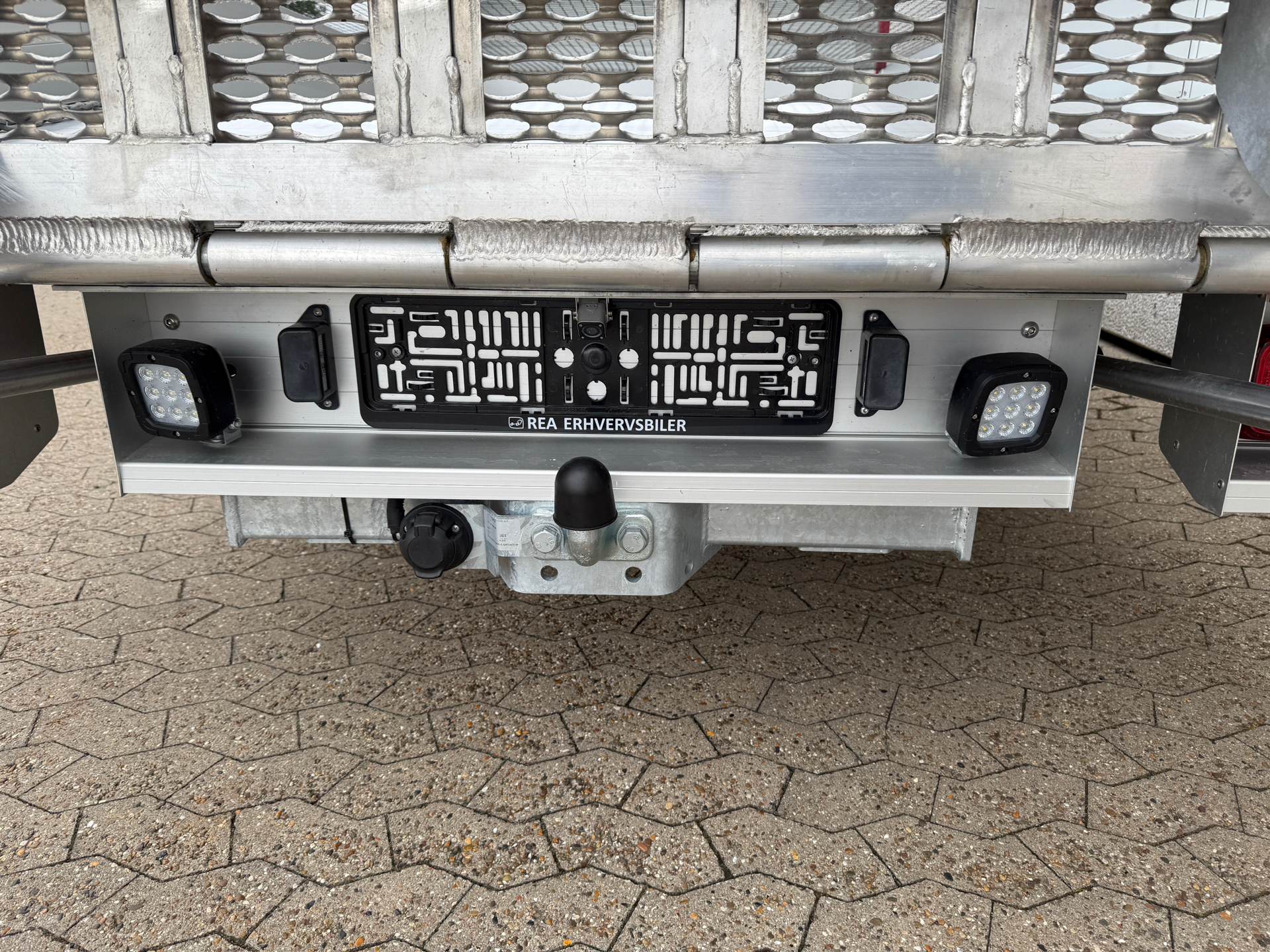 Billede af Iveco Daily 35S18 4100mm 3,0 D 180HK Ladv./Chas. 8g Aut.