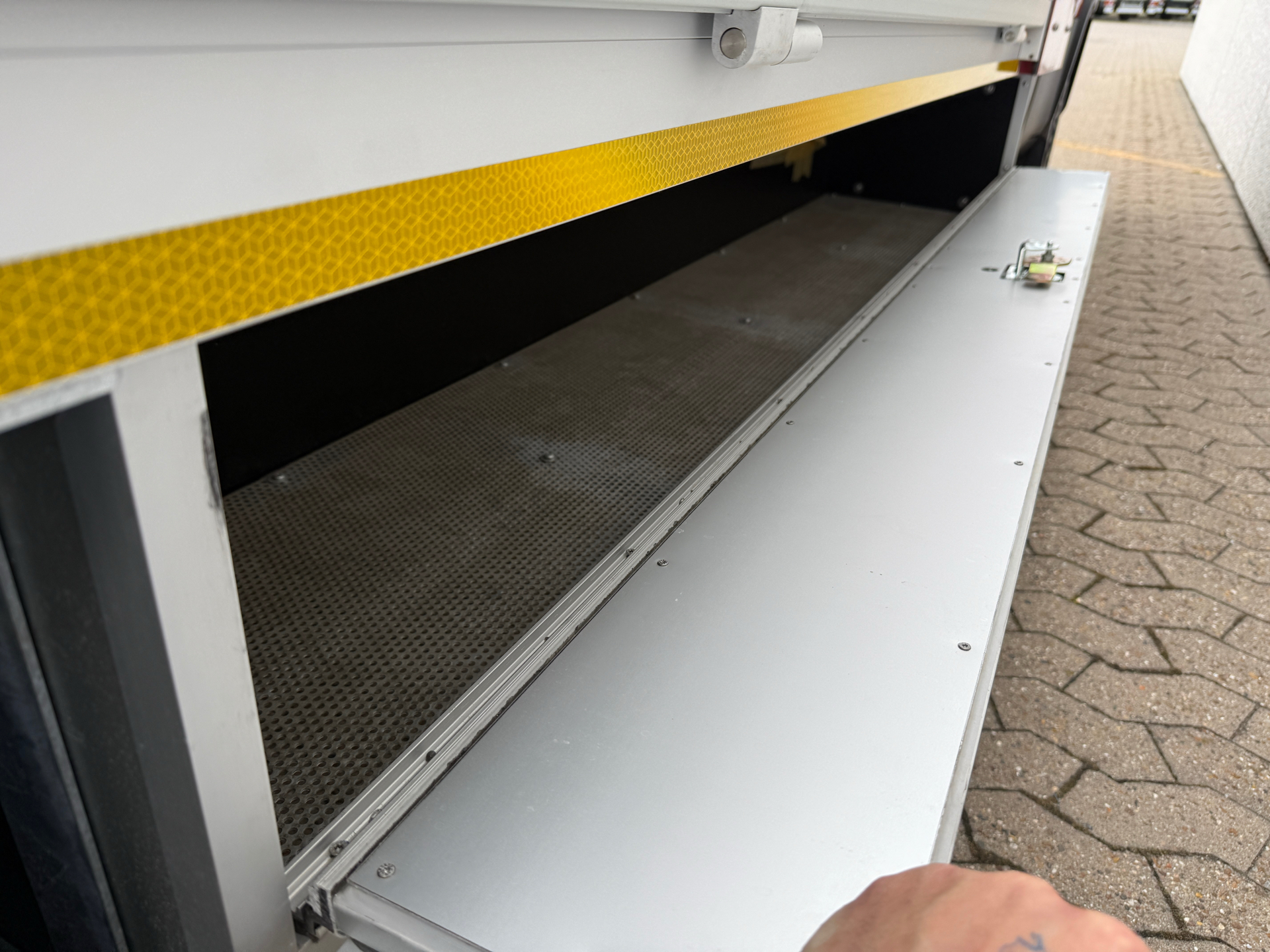 Billede af Iveco Daily 35S18 4100mm 3,0 D 180HK Ladv./Chas. 8g Aut.
