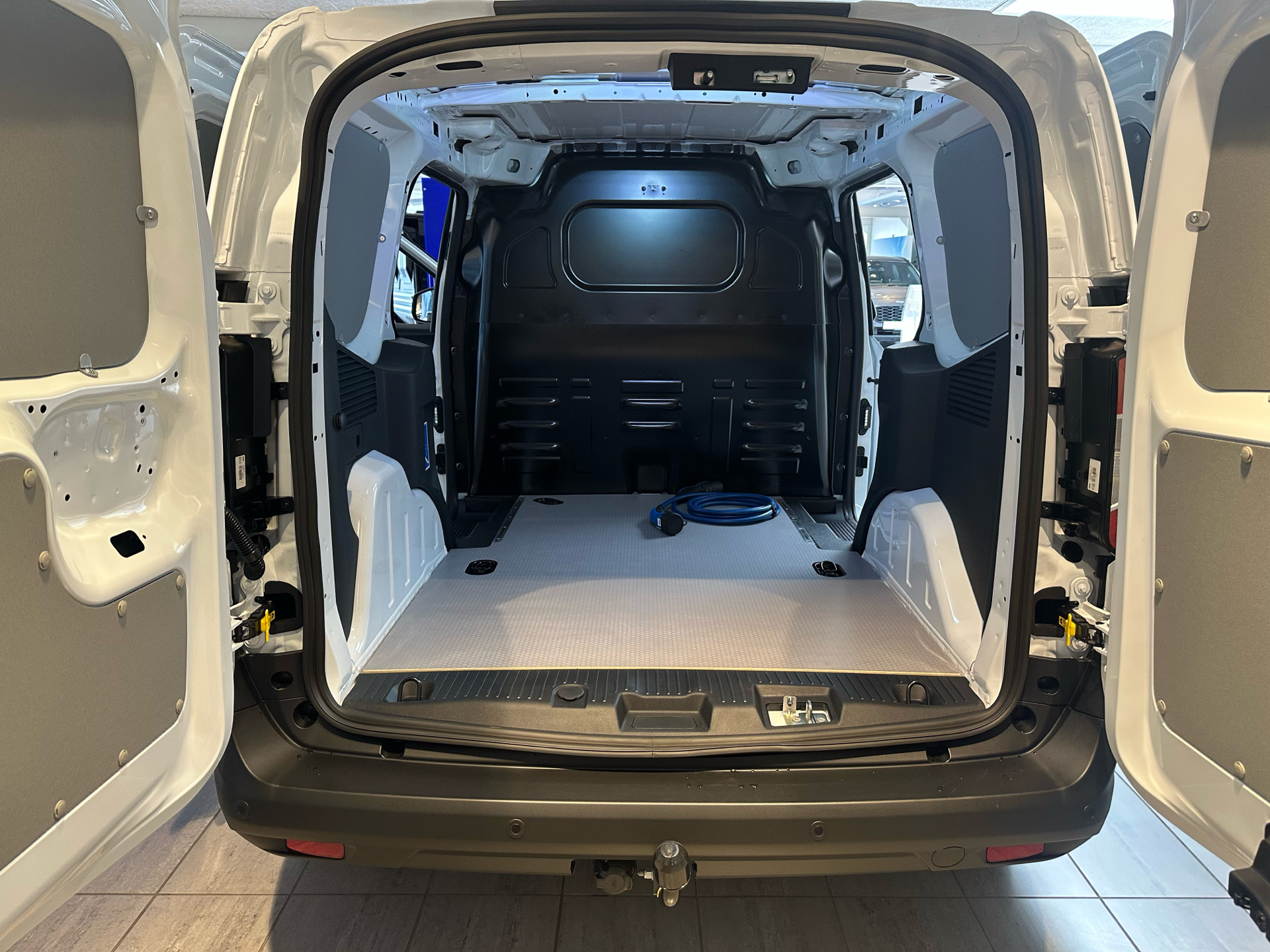 Billede af Ford E-Transit Courier EL Limited 136HK Van Aut.