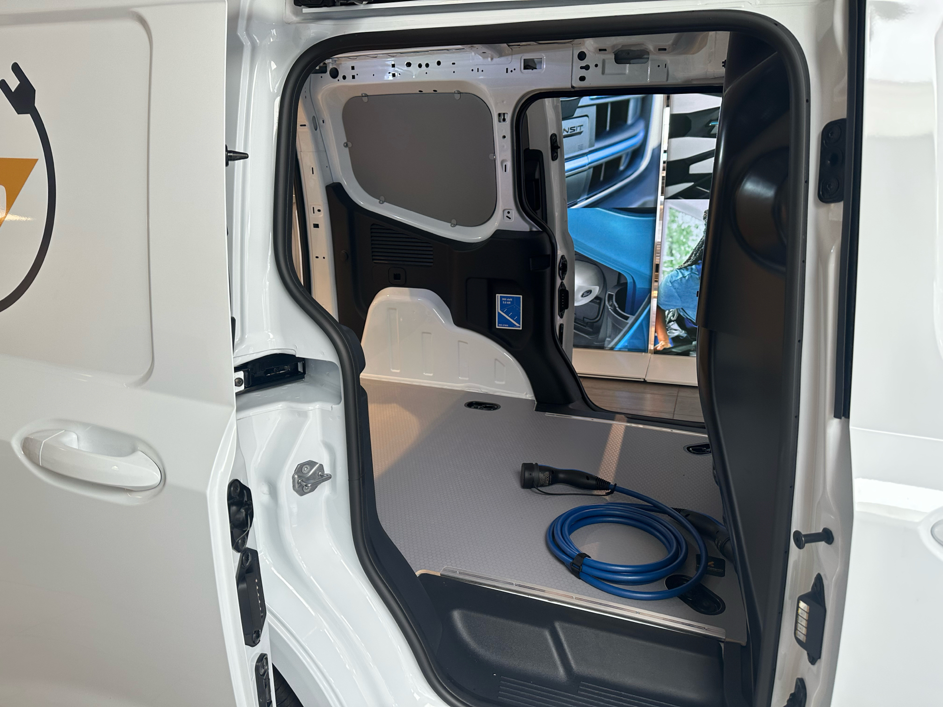 Billede af Ford E-Transit Courier EL Limited 136HK Van Aut.