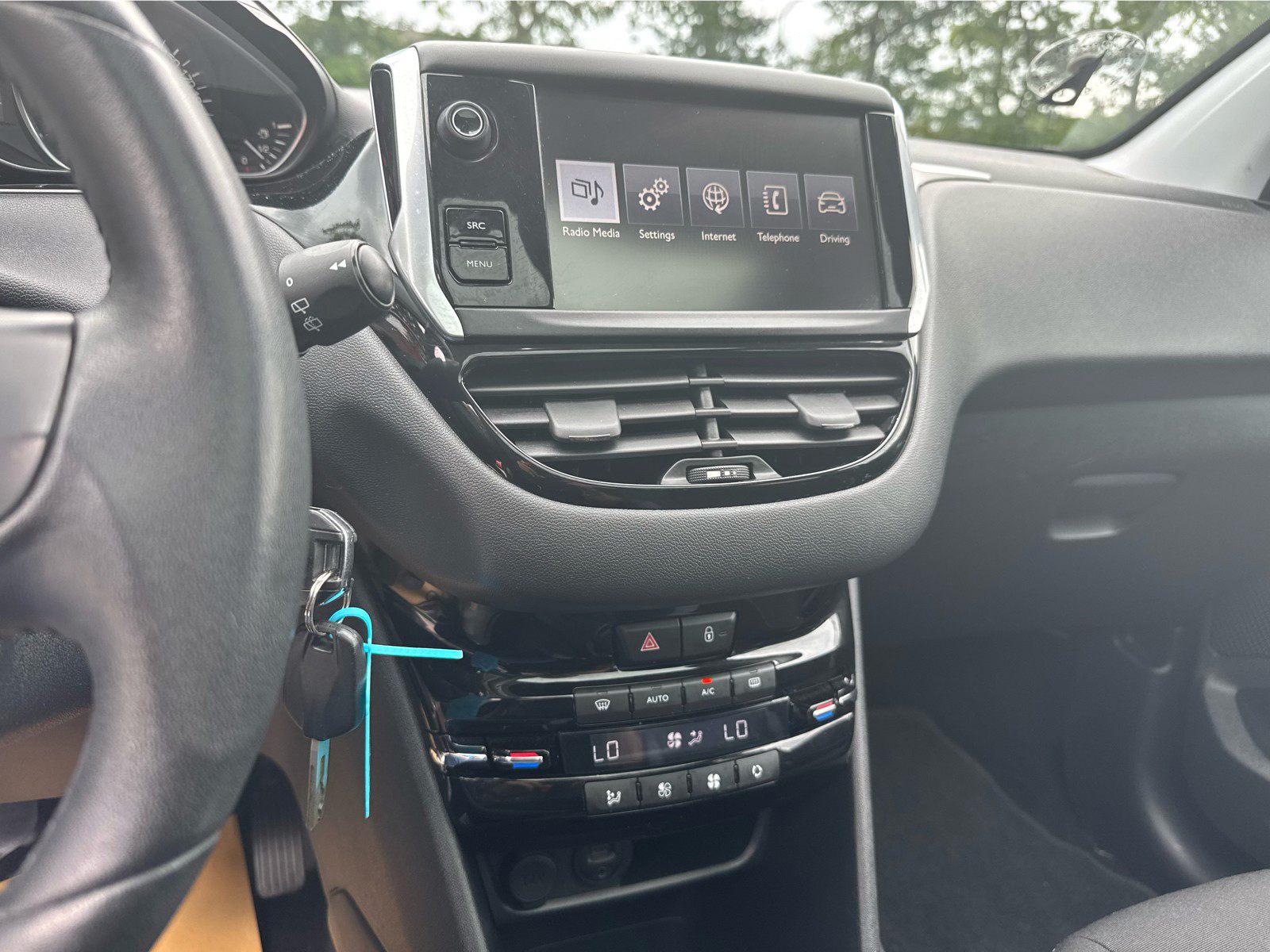 Billede af Peugeot 208 1,2 VTi Allure Sky 82HK 5d