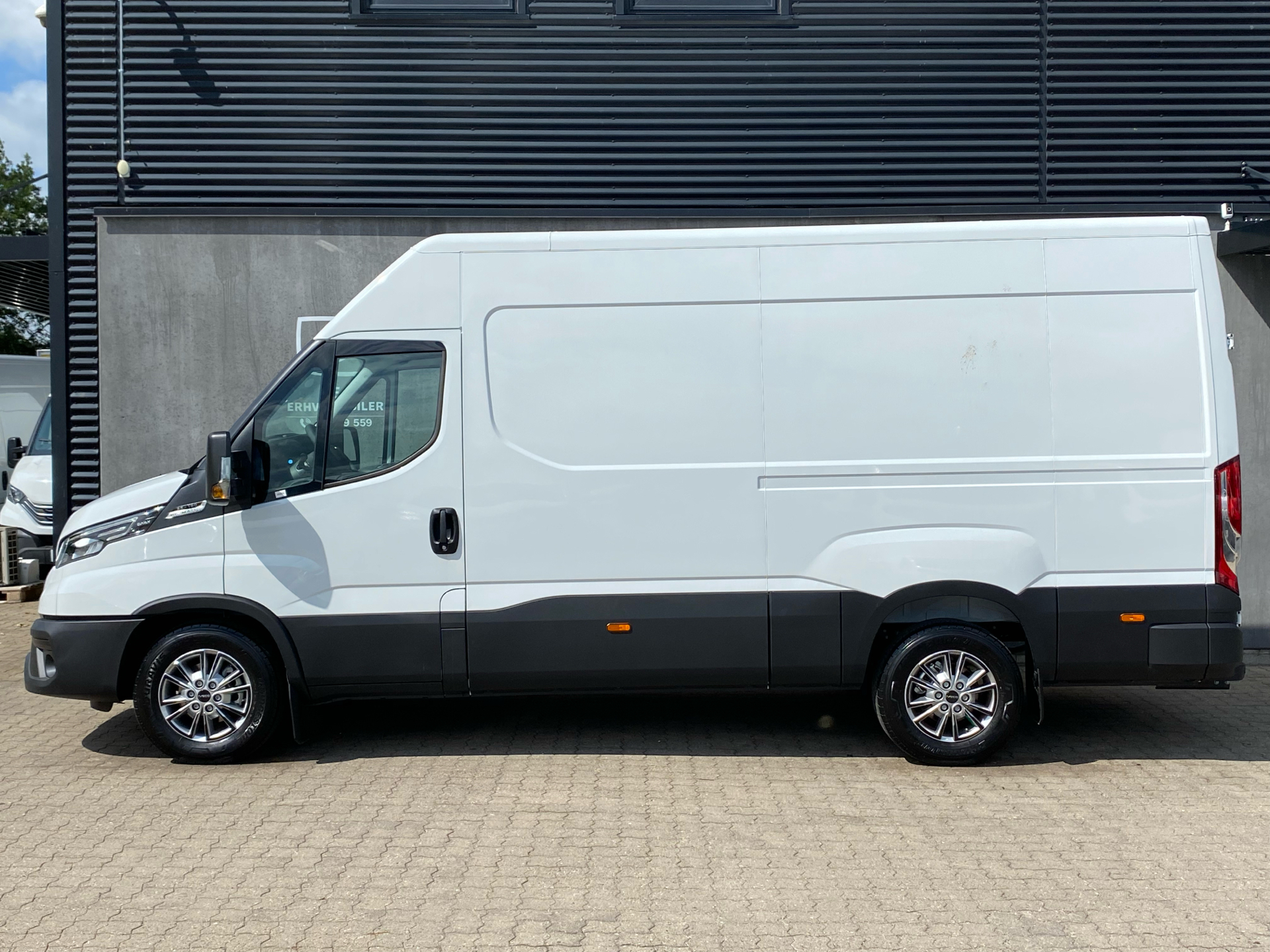 Billede af Iveco Daily 35S18 12m3 3,0 D 180HK Van 8g Aut.