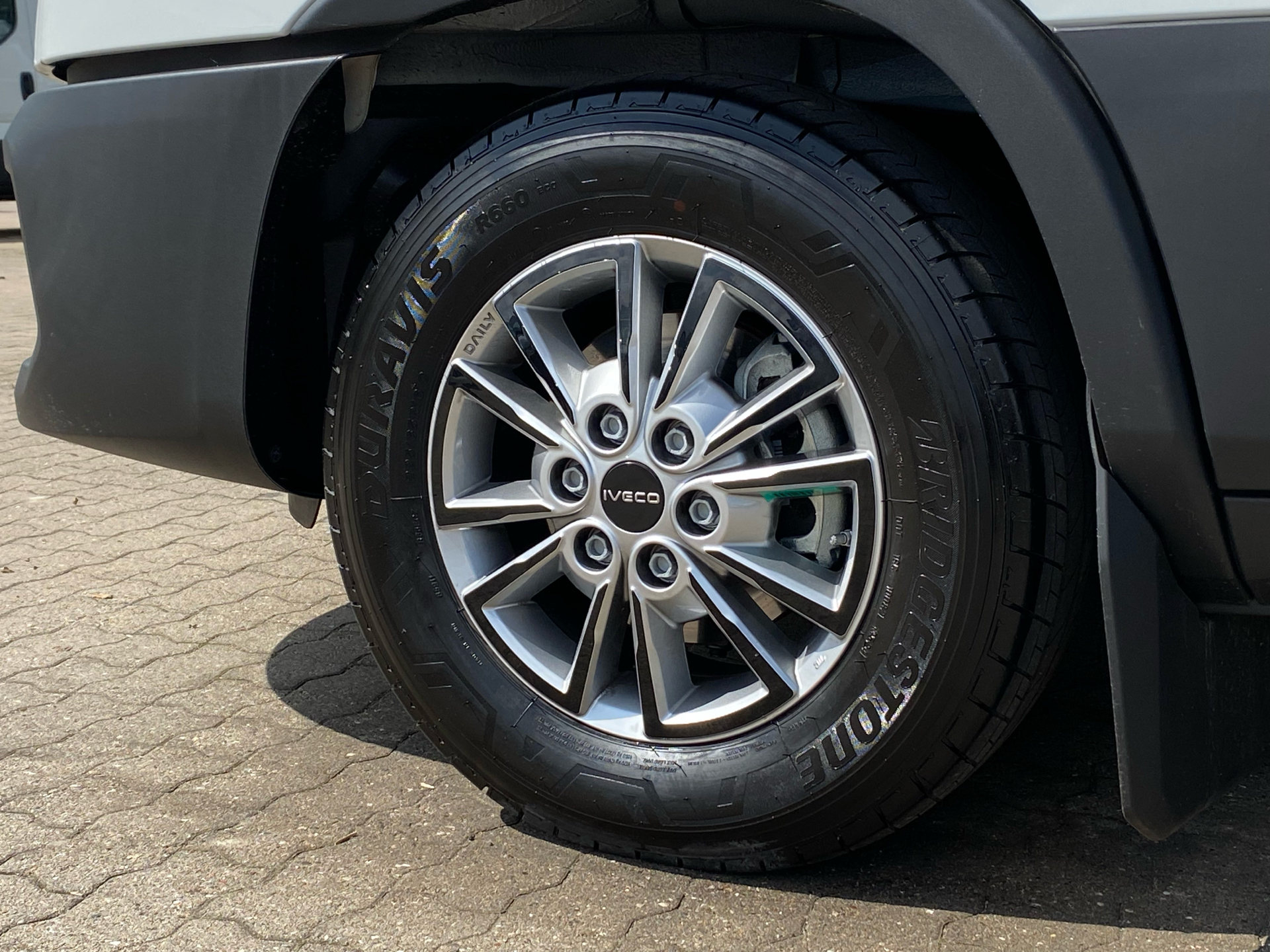Billede af Iveco Daily 35S18 12m3 3,0 D 180HK Van 8g Aut.