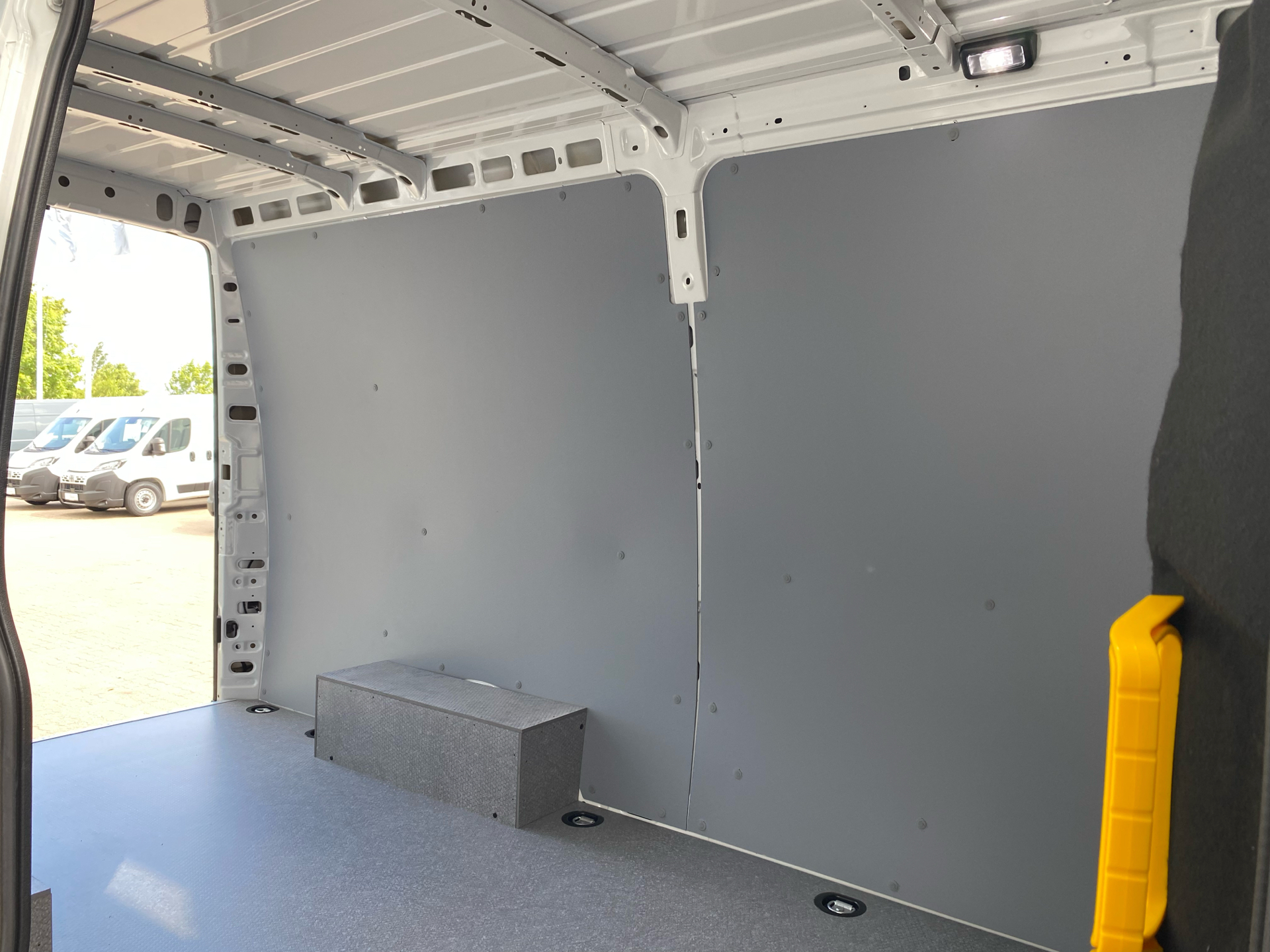 Billede af Iveco Daily 35S18 12m3 3,0 D 180HK Van 8g Aut.