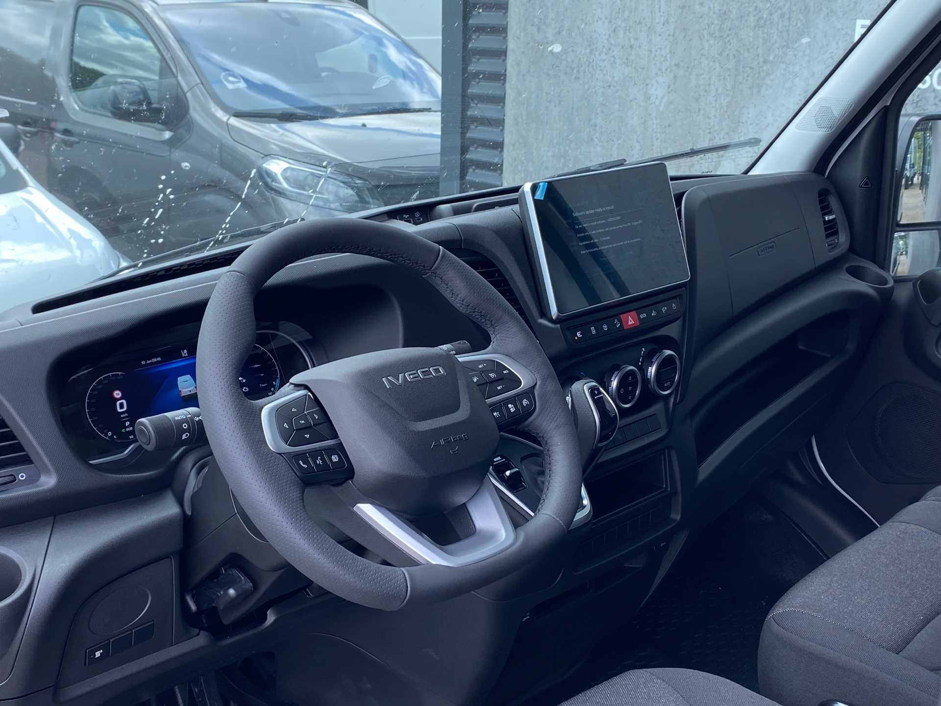 Billede af Iveco Daily 35S18 12m3 3,0 D 180HK Van 8g Aut.