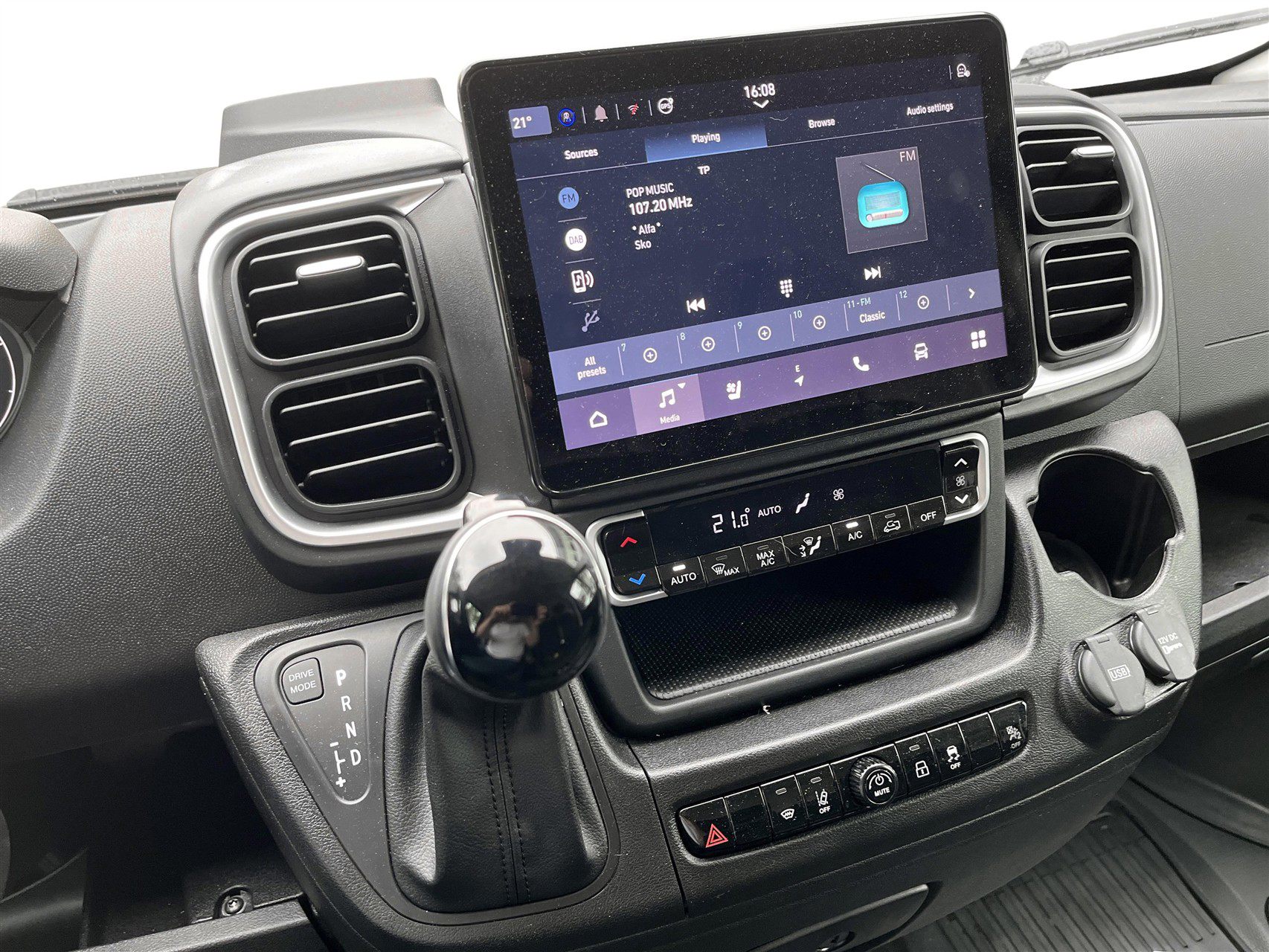 Billede af Toyota Proace Max Medium 2,2 D Comfort Master To skydedør m. højt tag 140HK Van 8g Aut.