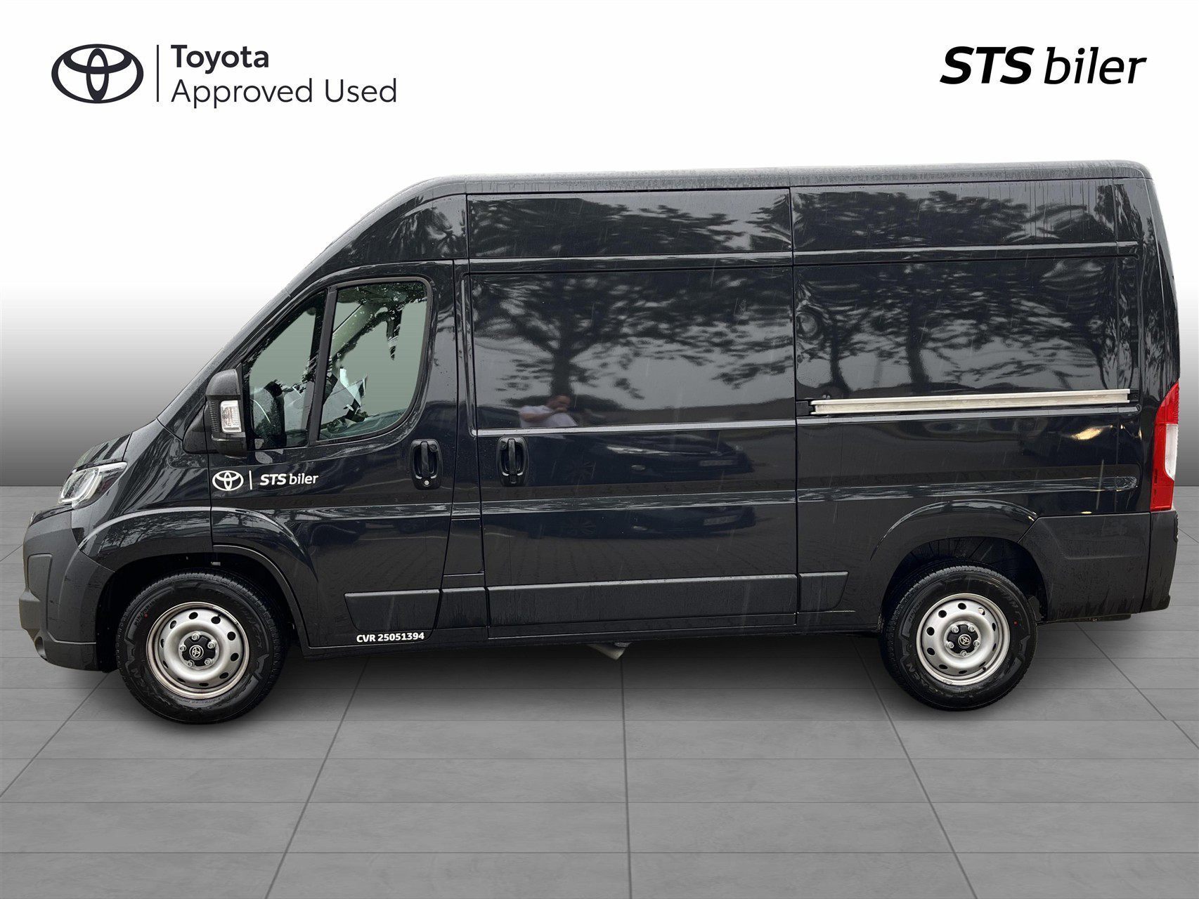 Billede af Toyota Proace Max Medium 2,2 D Comfort Master To skydedør m. højt tag 140HK Van 8g Aut.