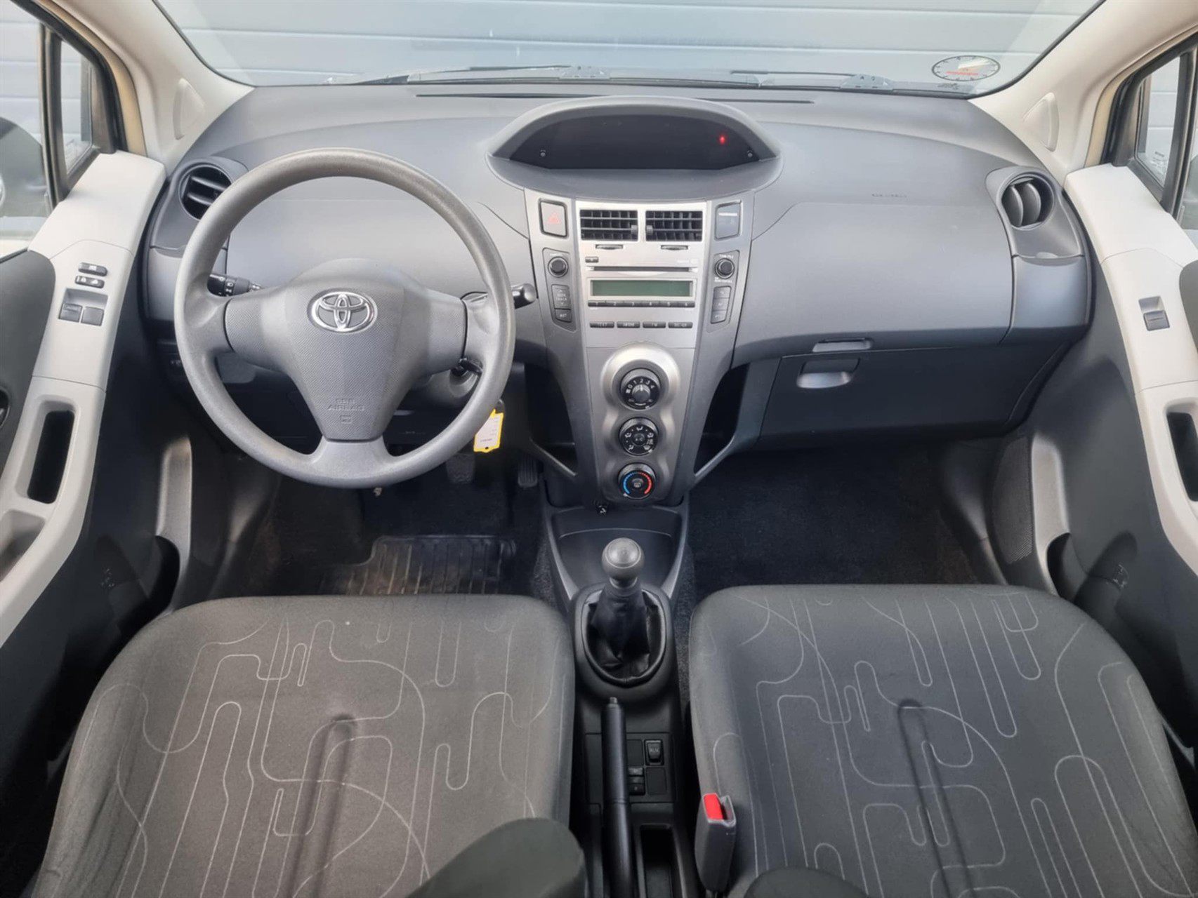 Billede af Toyota Yaris 1,0 VVT-I Linea Terra 69HK 5d