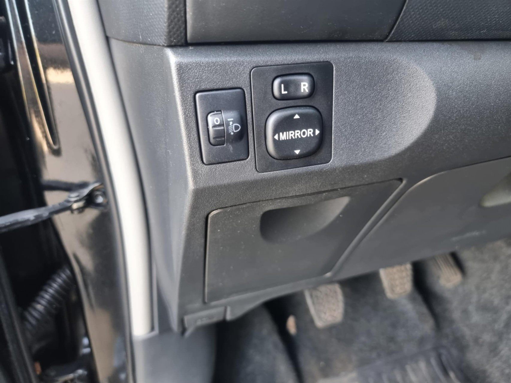 Billede af Toyota Yaris 1,0 VVT-I Linea Terra 69HK 5d