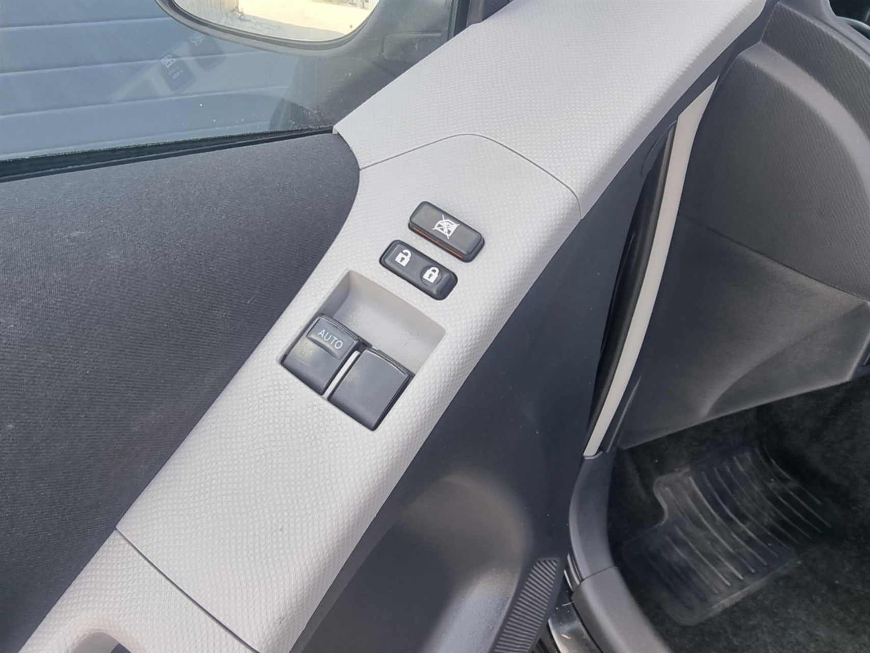 Billede af Toyota Yaris 1,0 VVT-I Linea Terra 69HK 5d