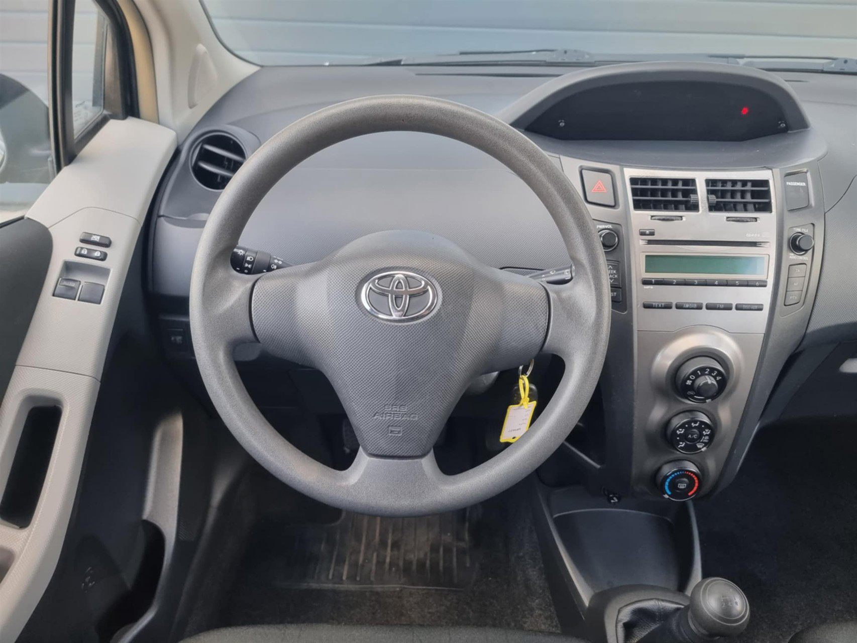Billede af Toyota Yaris 1,0 VVT-I Linea Terra 69HK 5d