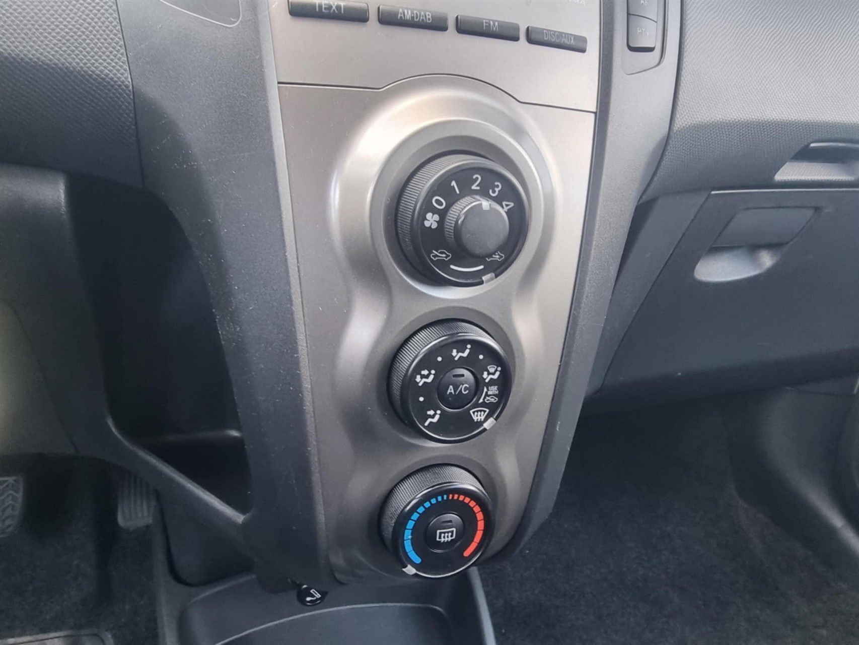 Billede af Toyota Yaris 1,0 VVT-I Linea Terra 69HK 5d