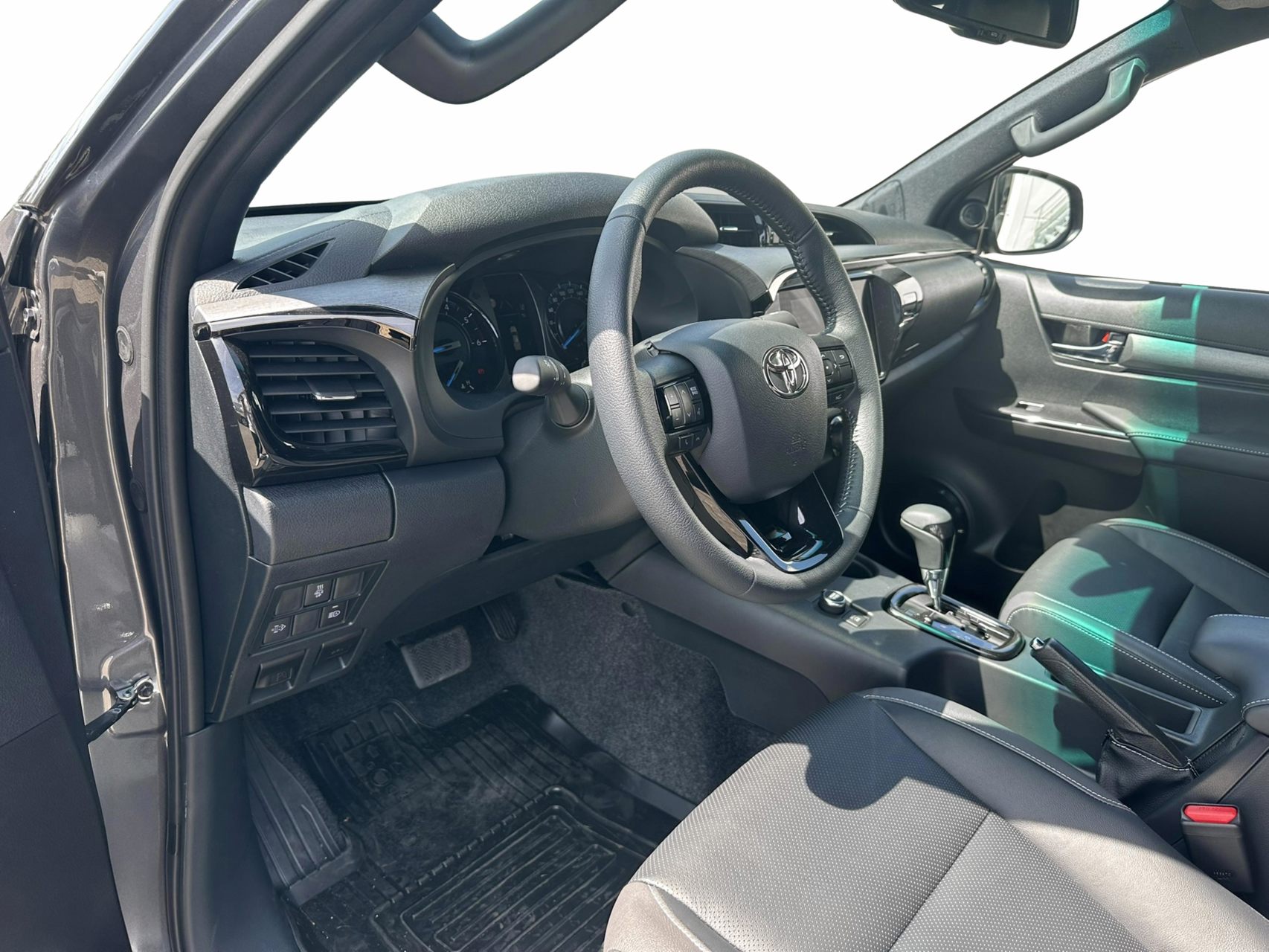 Billede af Toyota HiLux 2.8 diesel MHEV 204hk Double Cab AWD aut. gear T4 Invincible