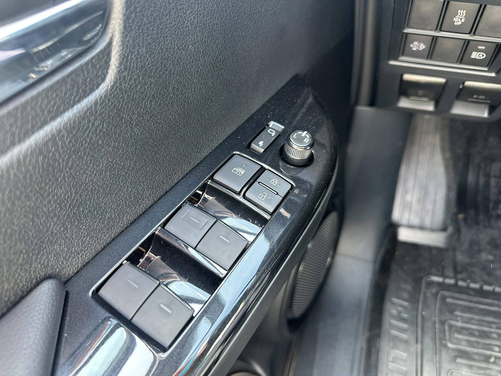 Billede af Toyota HiLux 2.8 diesel MHEV 204hk Double Cab AWD aut. gear T4 Invincible