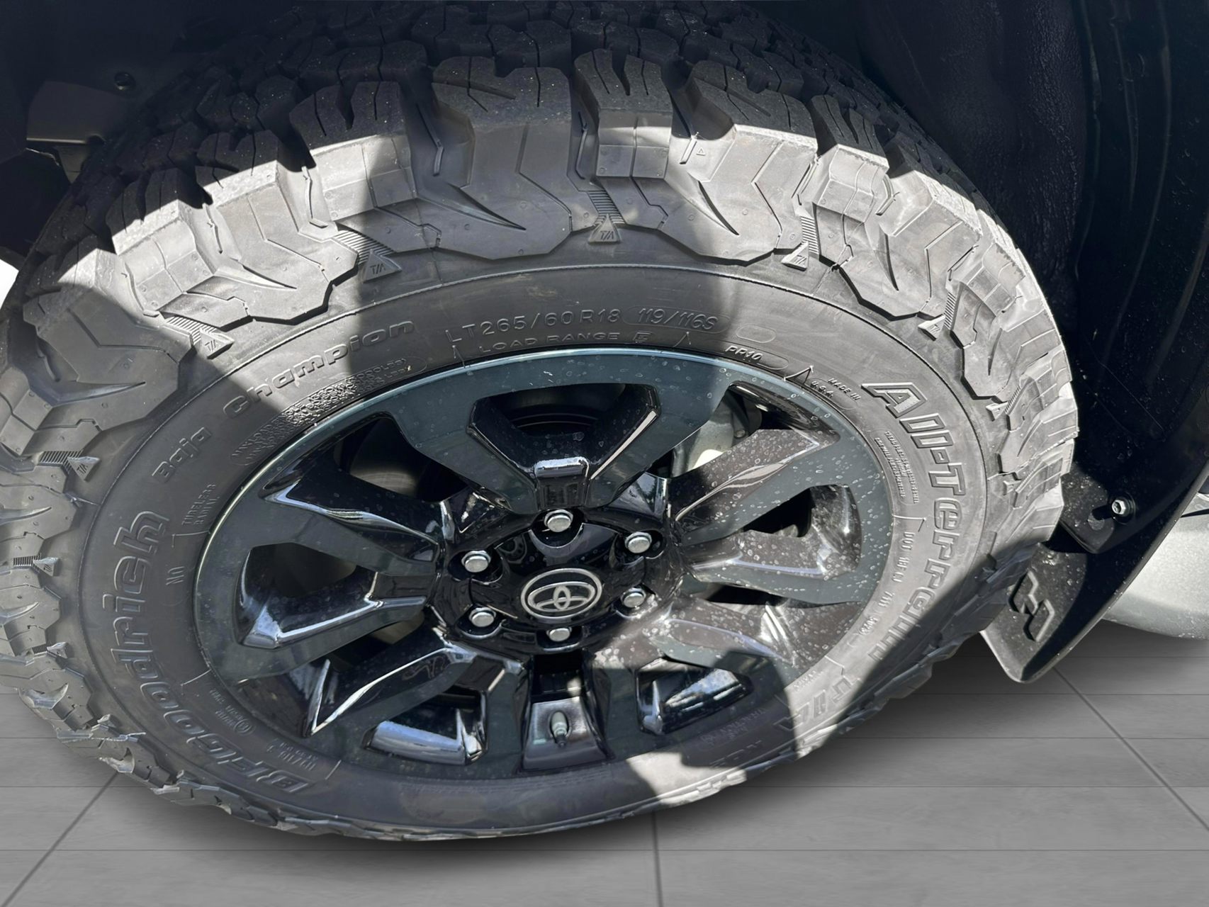 Billede af Toyota HiLux 2.8 diesel MHEV 204hk Double Cab AWD aut. gear T4 Invincible