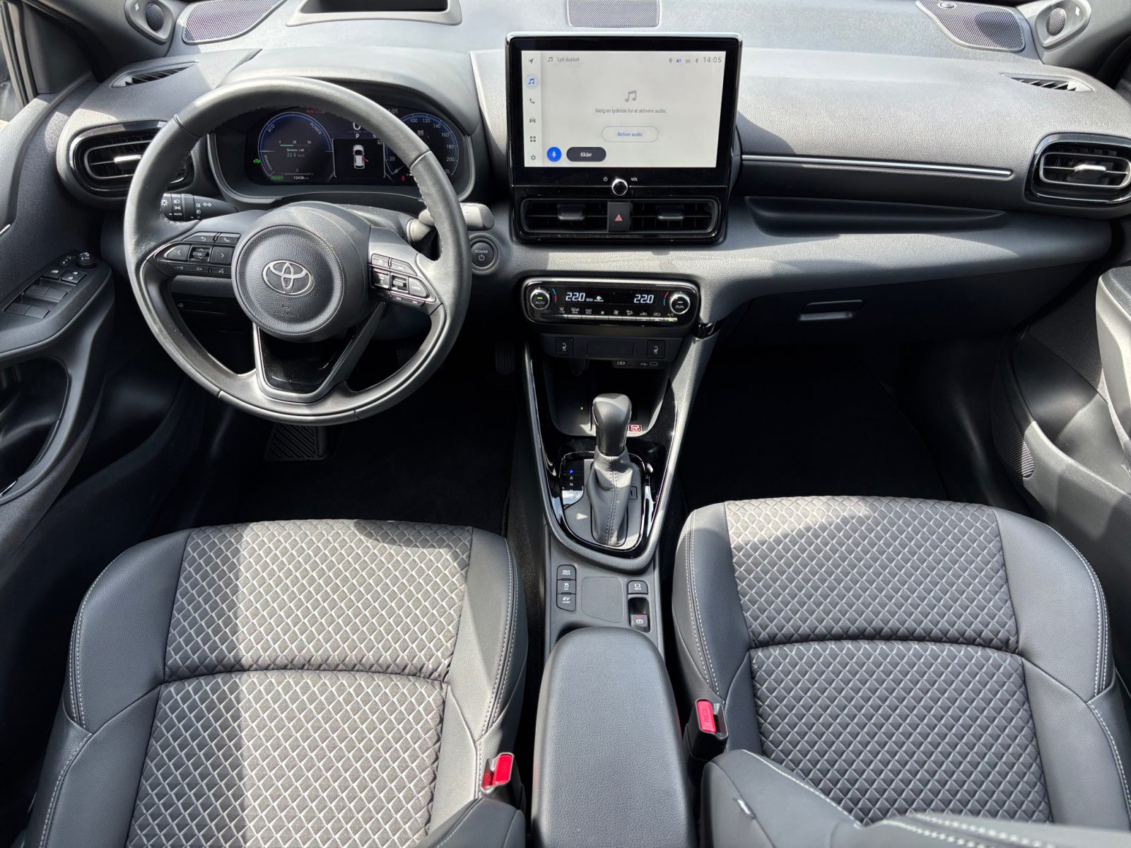 Billede af Toyota Yaris 1,5 Hybrid Executive Technology Plus 130HK 5d Trinl. Gear