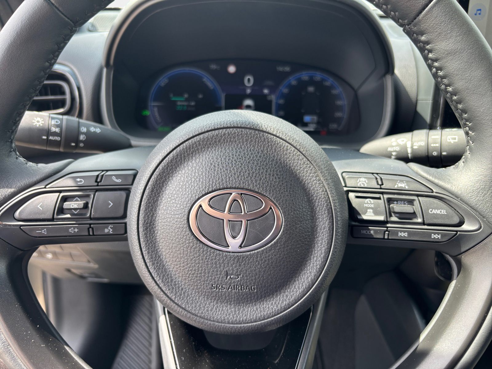 Billede af Toyota Yaris 1,5 Hybrid Executive Technology Plus 130HK 5d Trinl. Gear