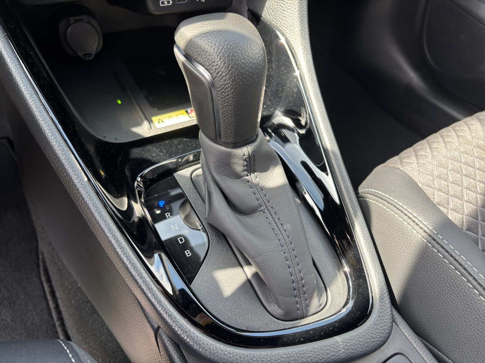 Billede af Toyota Yaris 1,5 Hybrid Executive Technology Plus 130HK 5d Trinl. Gear