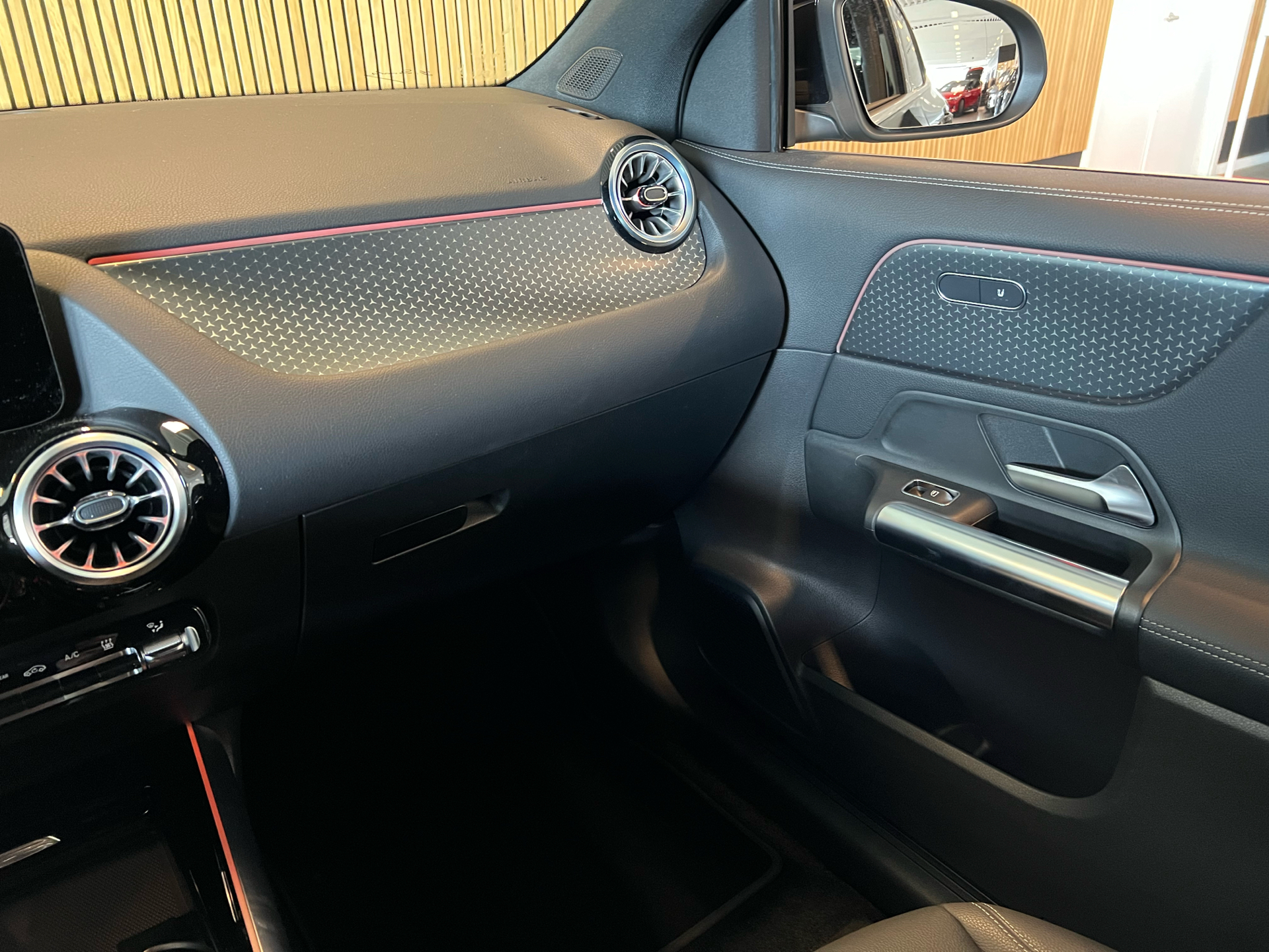 Billede af Mercedes-Benz EQA 300 EL Progressive 4Matic 228HK 5d Aut.