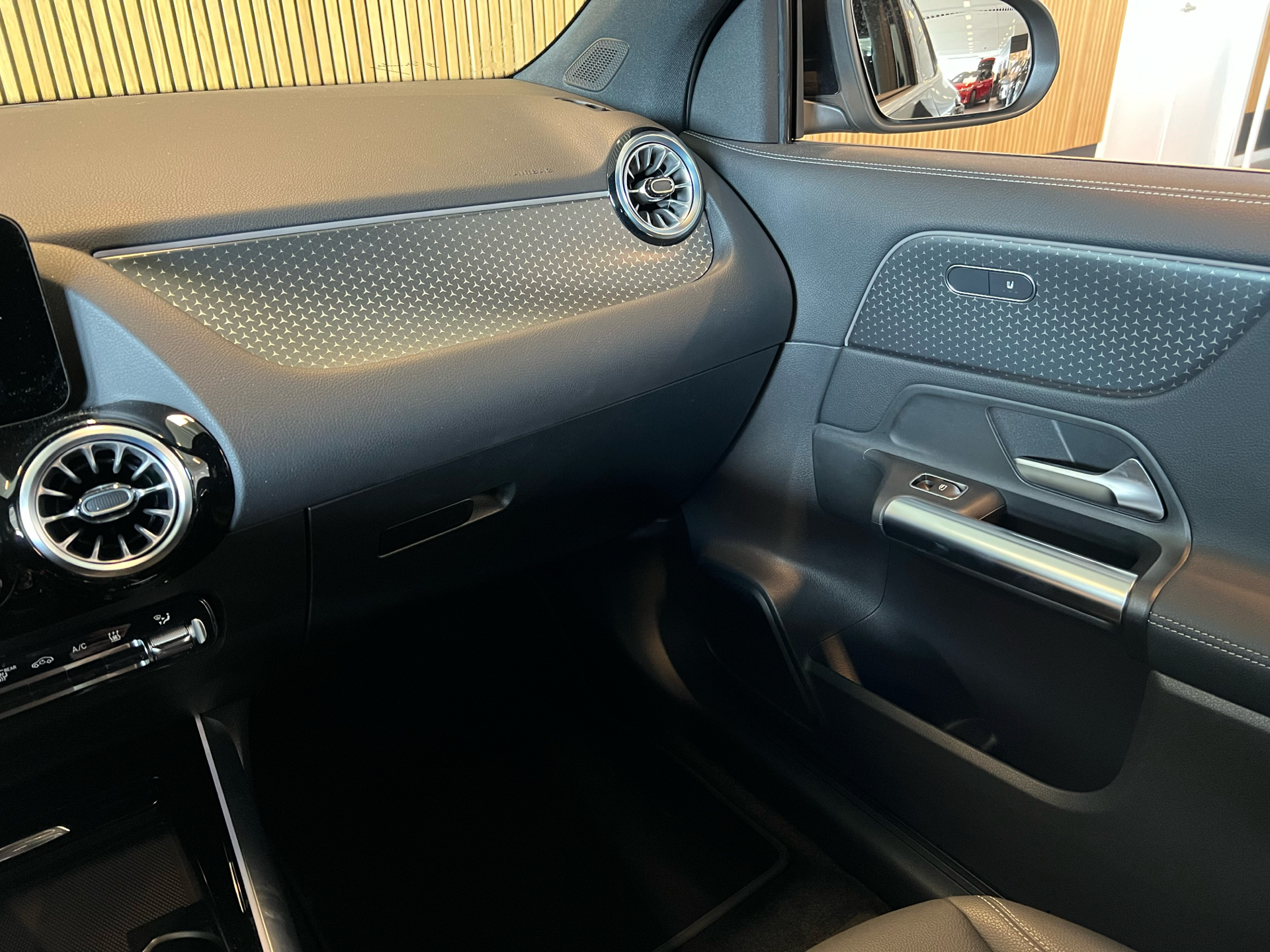 Billede af Mercedes-Benz EQA 300 EL Progressive 4Matic 228HK 5d Aut.