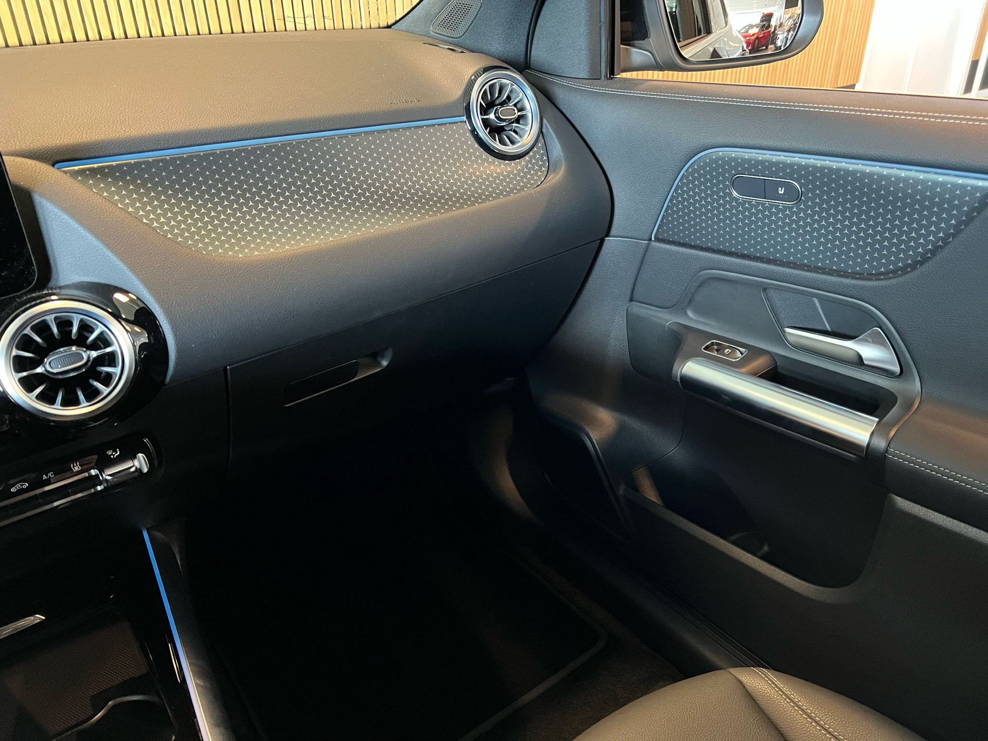 Billede af Mercedes-Benz EQA 300 EL Progressive 4Matic 228HK 5d Aut.
