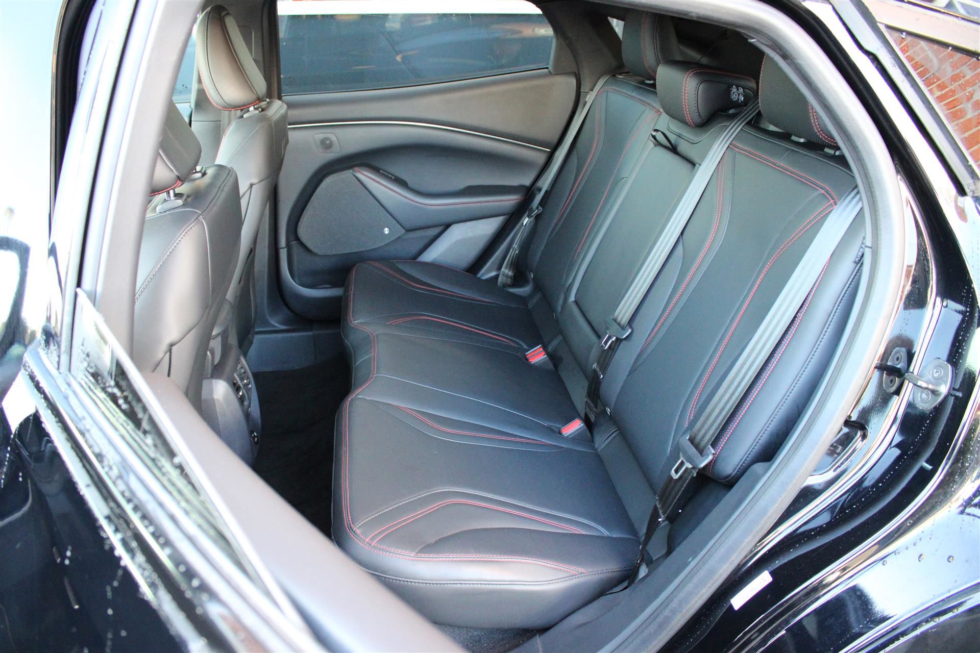 Billede af Ford Mustang Mach-E EL UR Premium AWD 351HK 5d Aut.