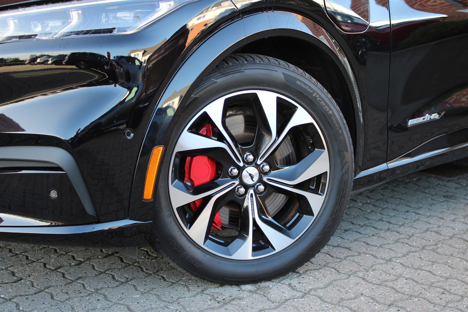 Billede af Ford Mustang Mach-E EL UR Premium AWD 351HK 5d Aut.