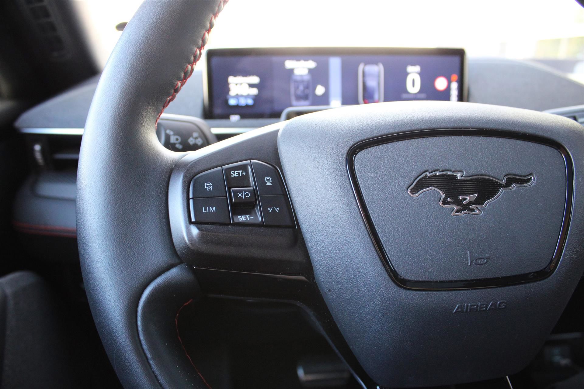 Billede af Ford Mustang Mach-E EL UR Premium AWD 351HK 5d Aut.