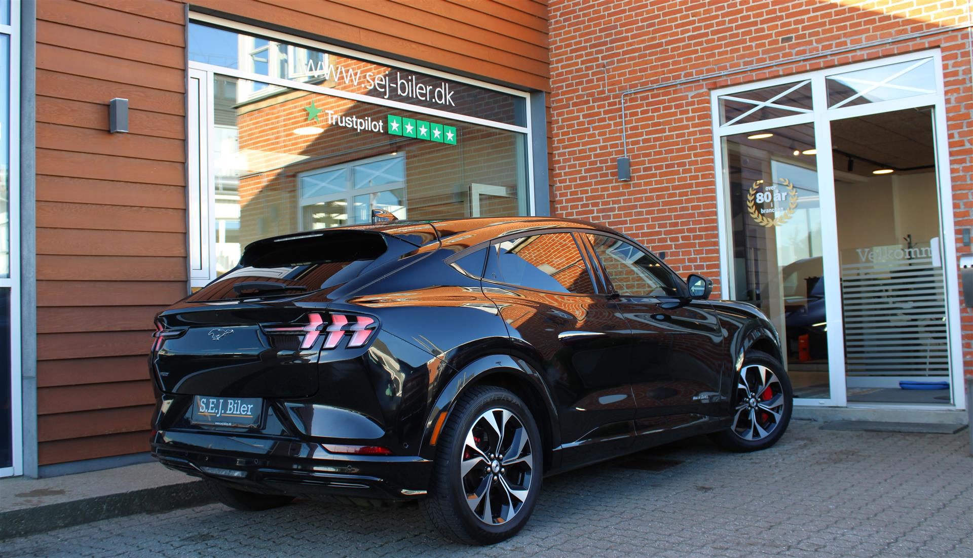 Billede af Ford Mustang Mach-E EL UR Premium AWD 351HK 5d Aut.