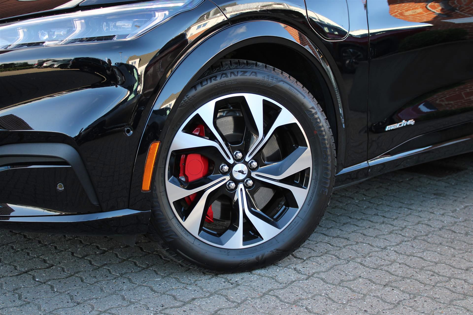 Billede af Ford Mustang Mach-E EL SR Premium AWD 269HK 5d Aut.