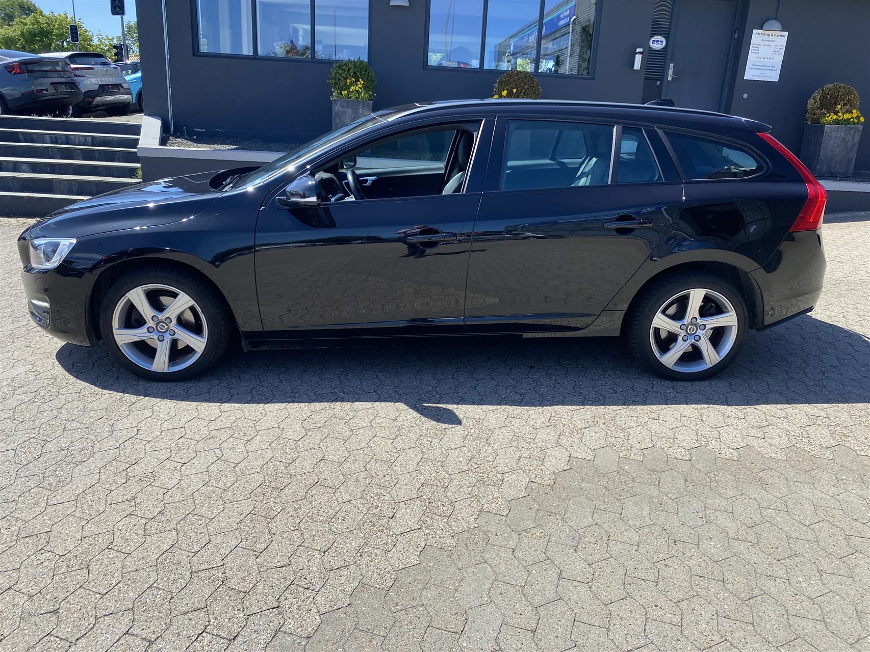 Billede af Volvo V60 2,0 D2 Momentum 120HK Stc 6g Aut.