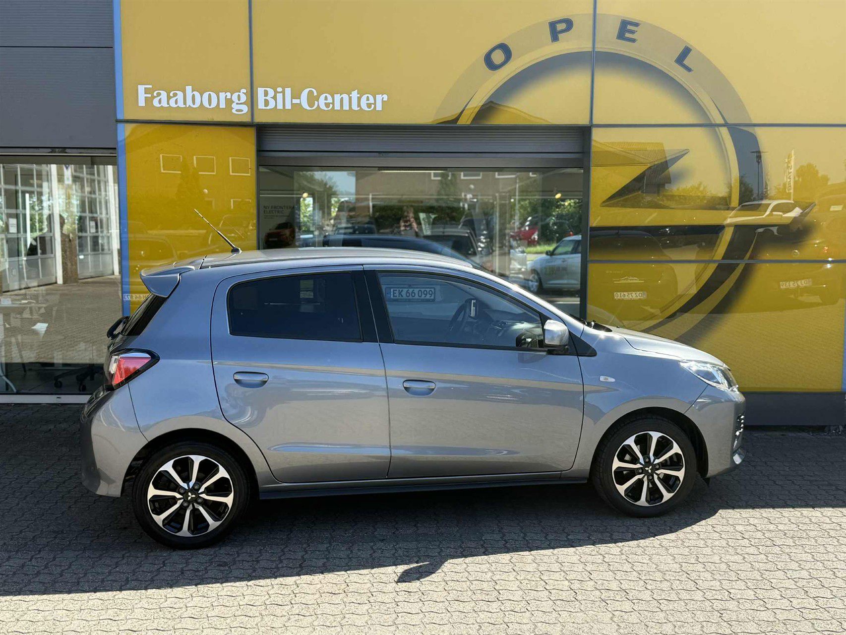 Billede af Mitsubishi Space Star 1,2 Invite+ AS&G 71HK 5d