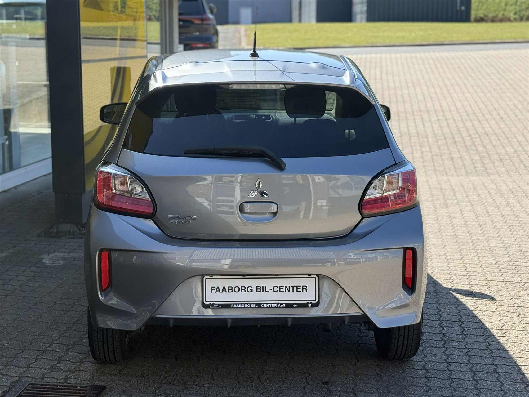 Billede af Mitsubishi Space Star 1,2 Invite+ AS&G 71HK 5d