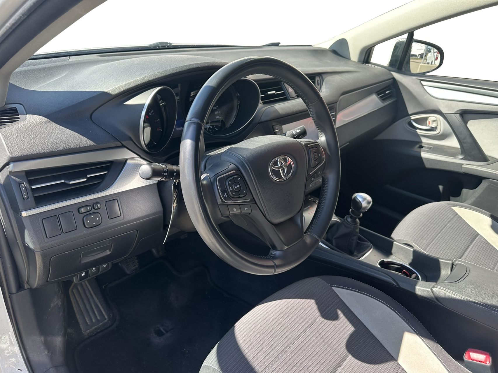 Billede af Toyota Avensis Touring Sports 1,8 VVT-I T2 Premium 147HK Stc 6g