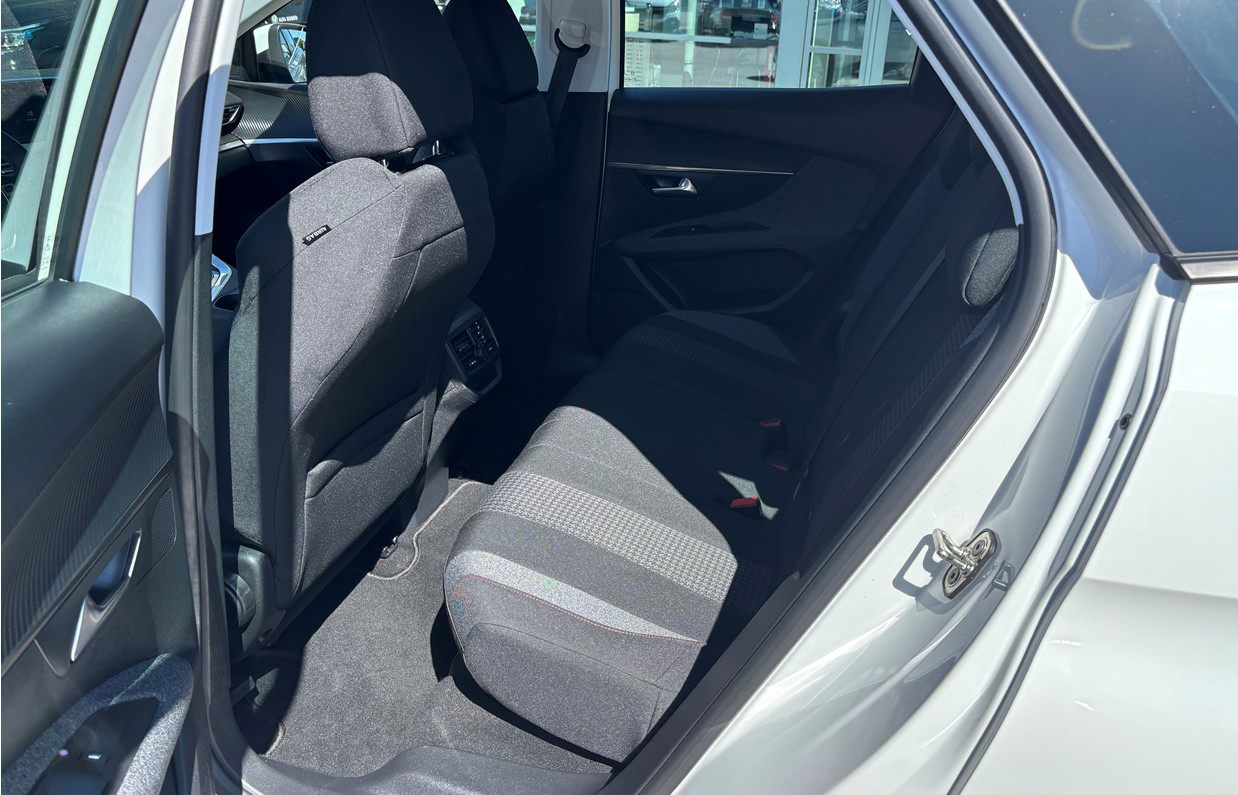 Billede af Peugeot 3008 1,2 PureTech Strike 130HK 5d 6g