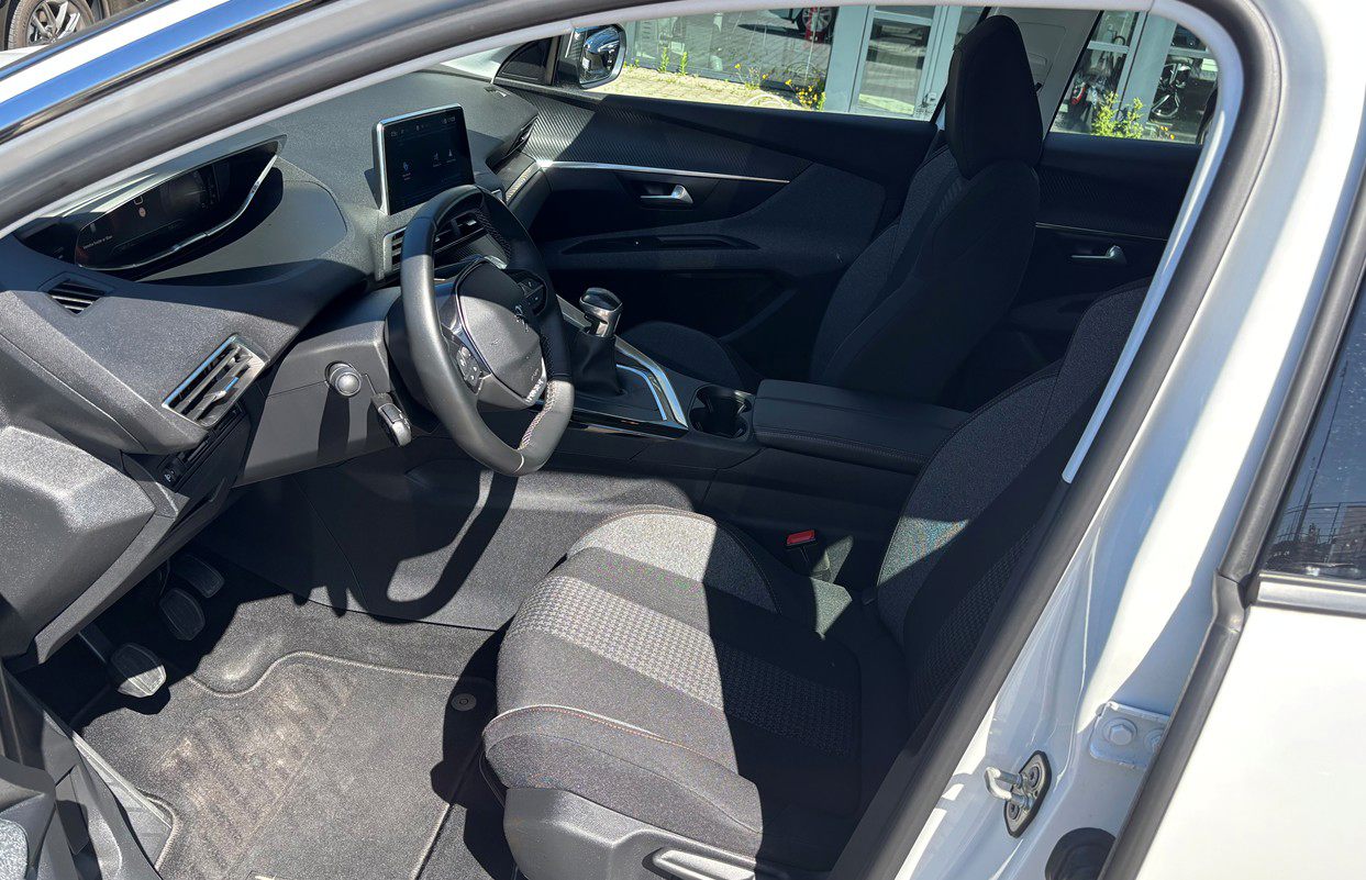 Billede af Peugeot 3008 1,2 PureTech Strike 130HK 5d 6g