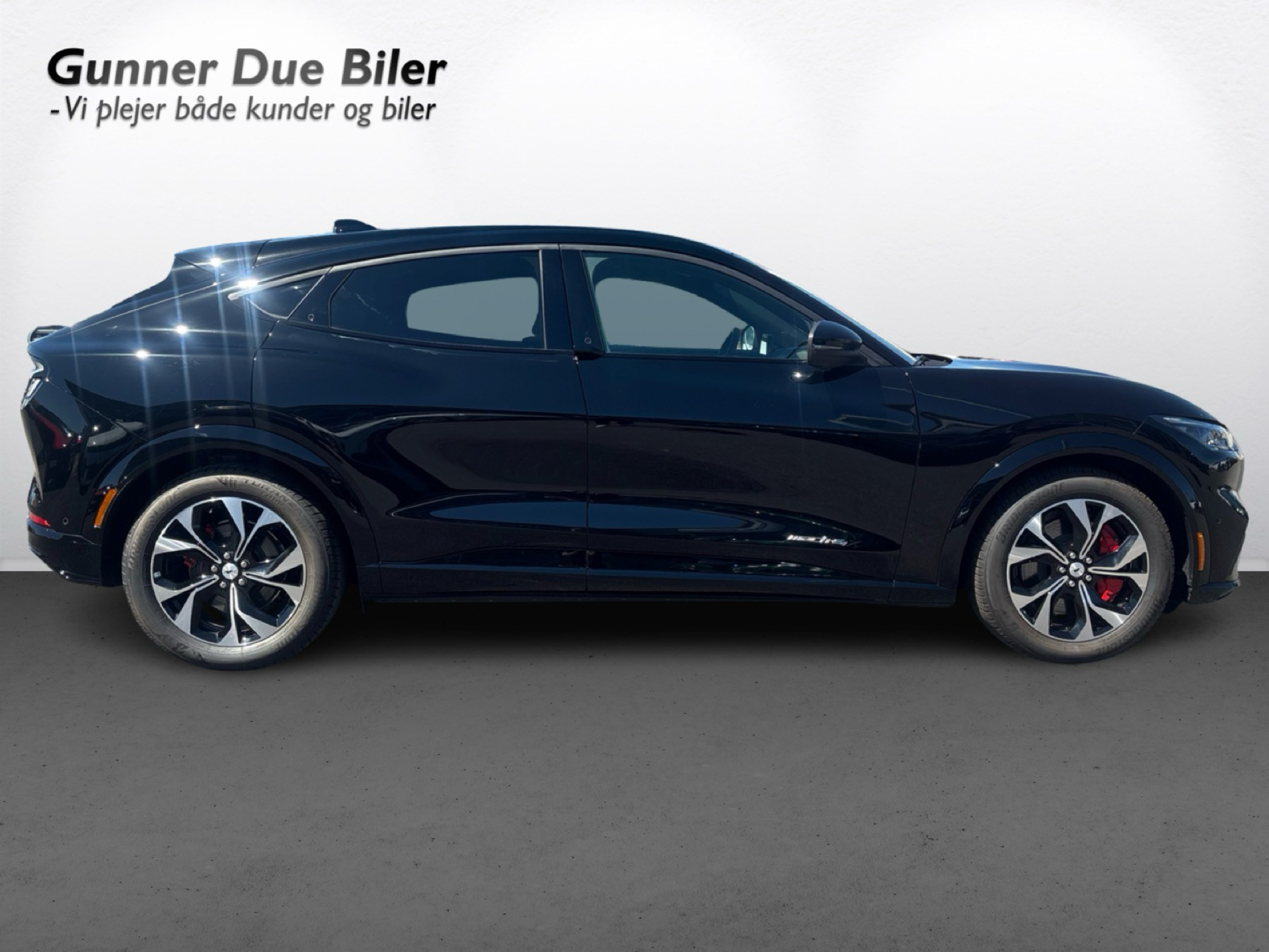 Billede af Ford Mustang Mach-E EL UR Premium AWD 351HK 5d Aut.